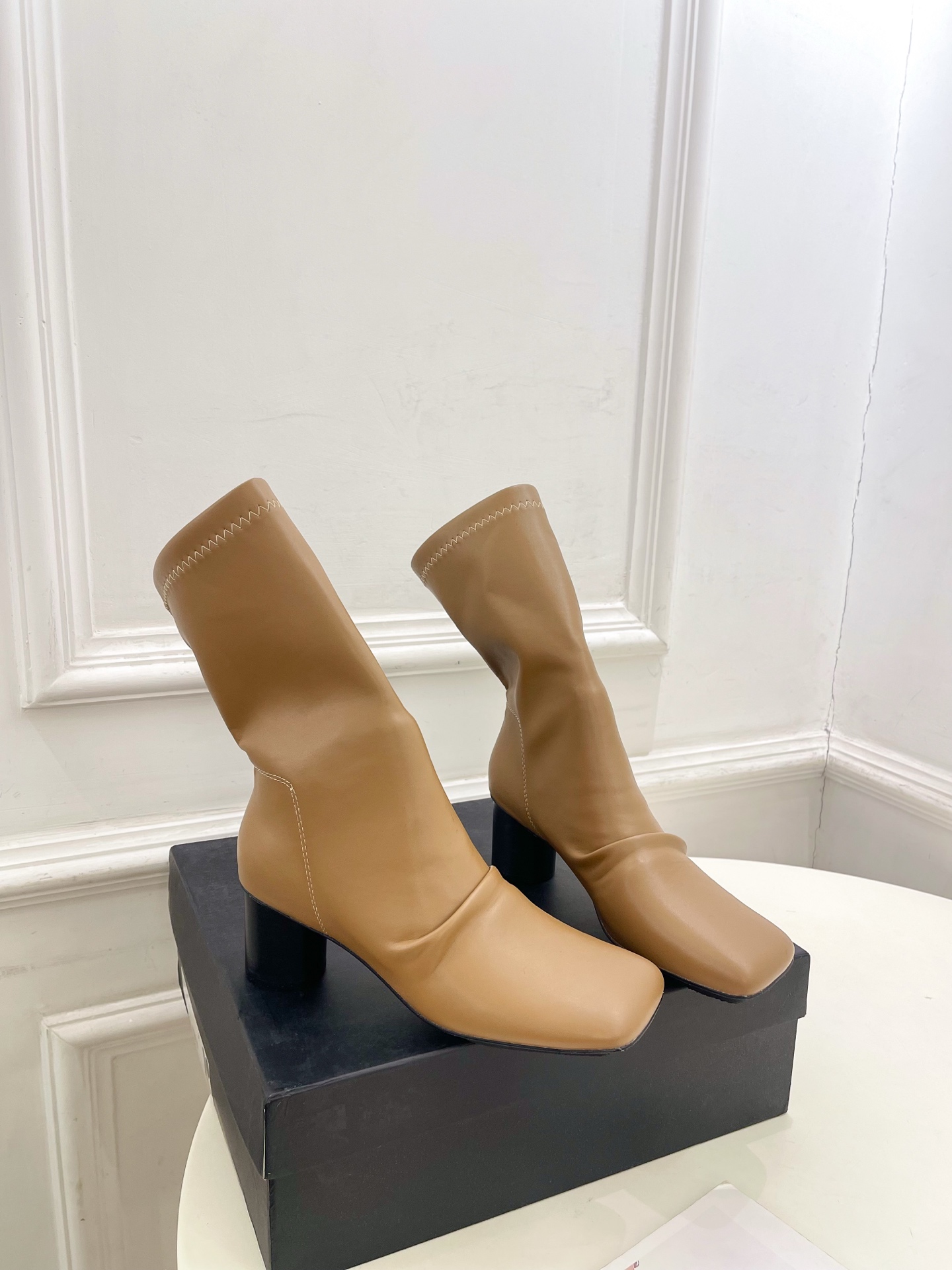Uma WANG 2025 Autumn Winter Collection Highlights: Original Design, High-quality Materials, Custom-made Details - 图片 2