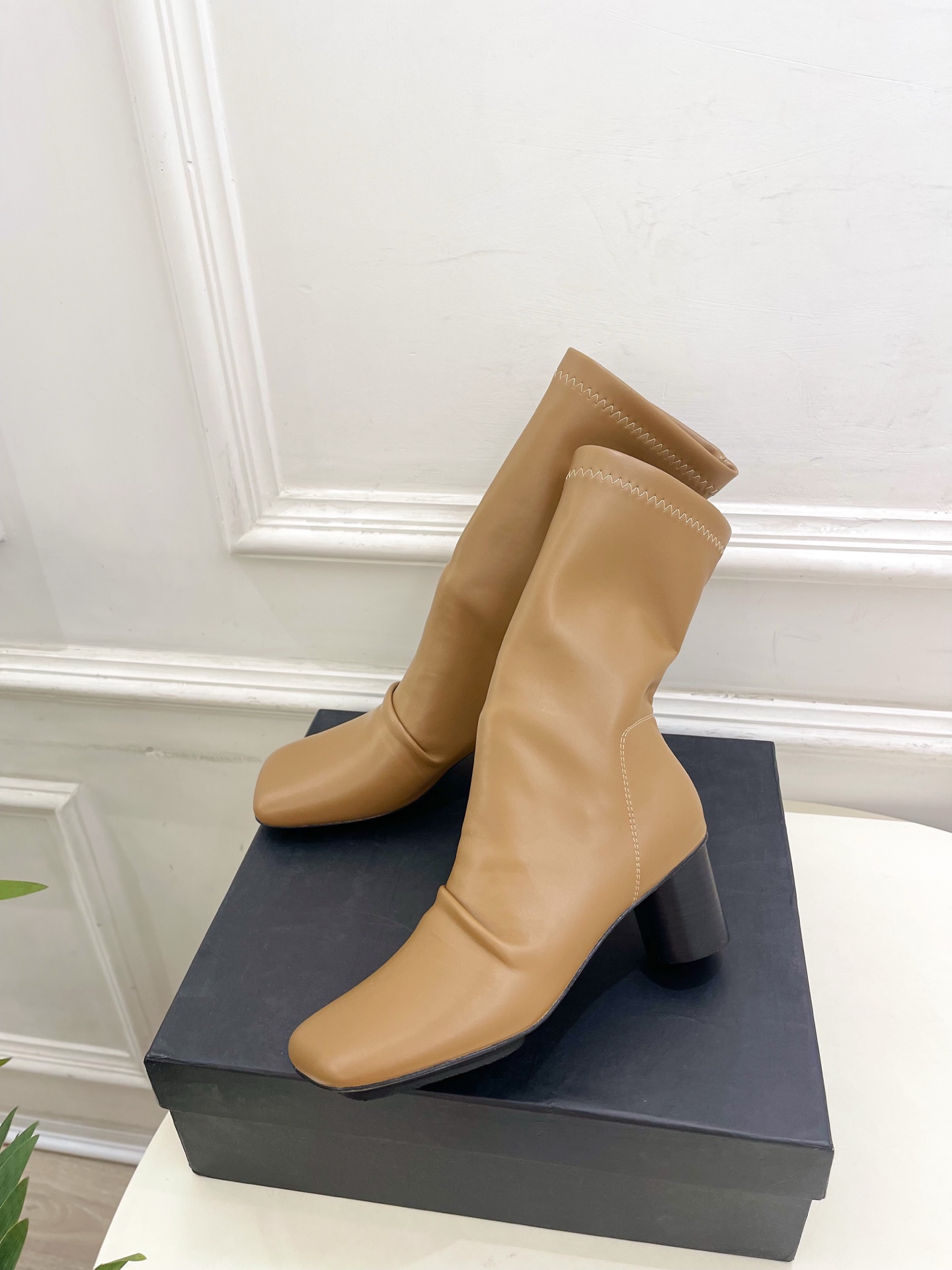 Uma WANG 2025 Autumn Winter Collection Highlights: Original Design, High-quality Materials, Custom-made Details - 图片 3