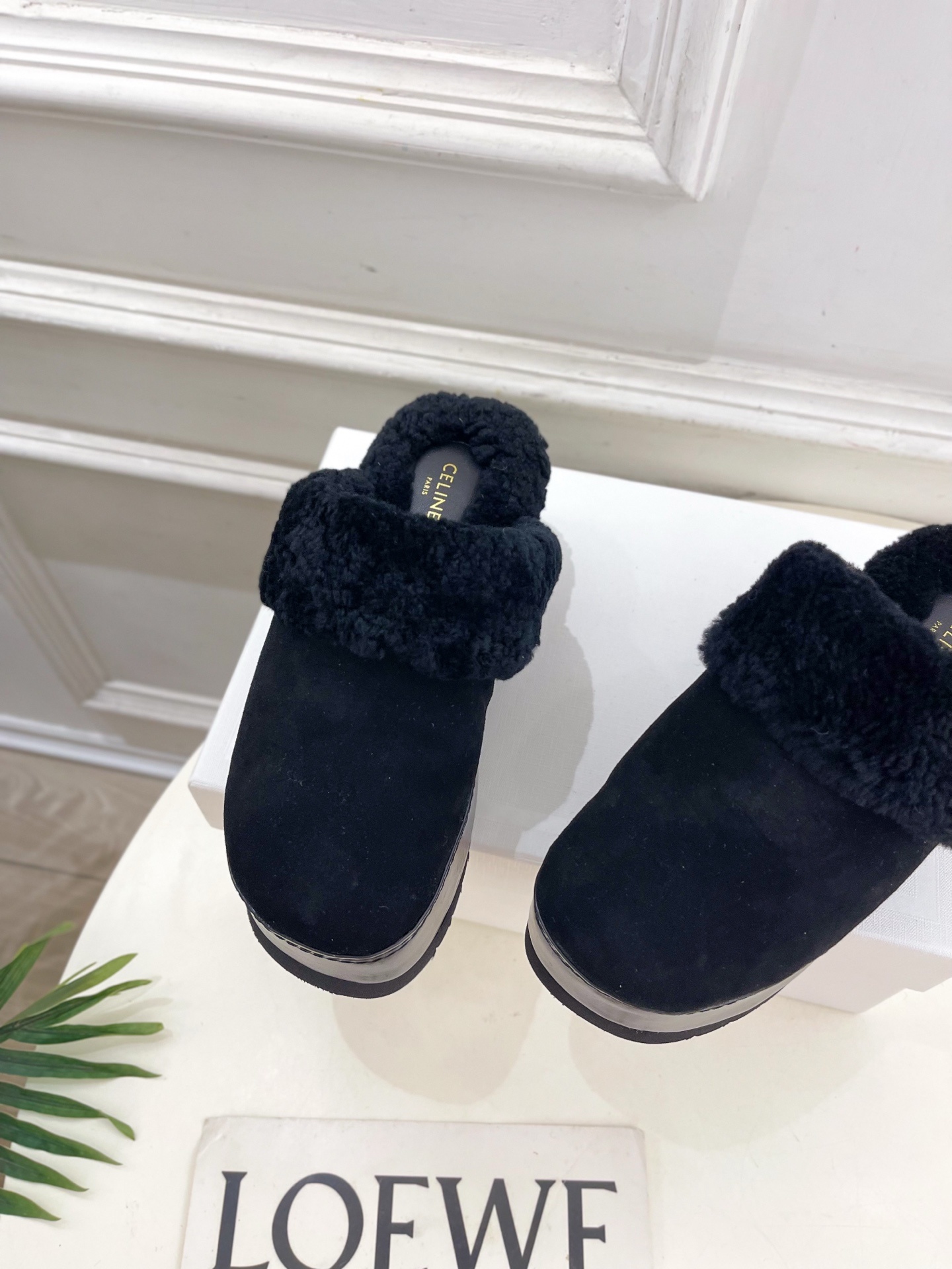 CELINE | 赛琳 25𝐬𝐬
💛2025秋冬新品 凯旋门厚底毛毛半拖鞋上新!
🔜BS 这一