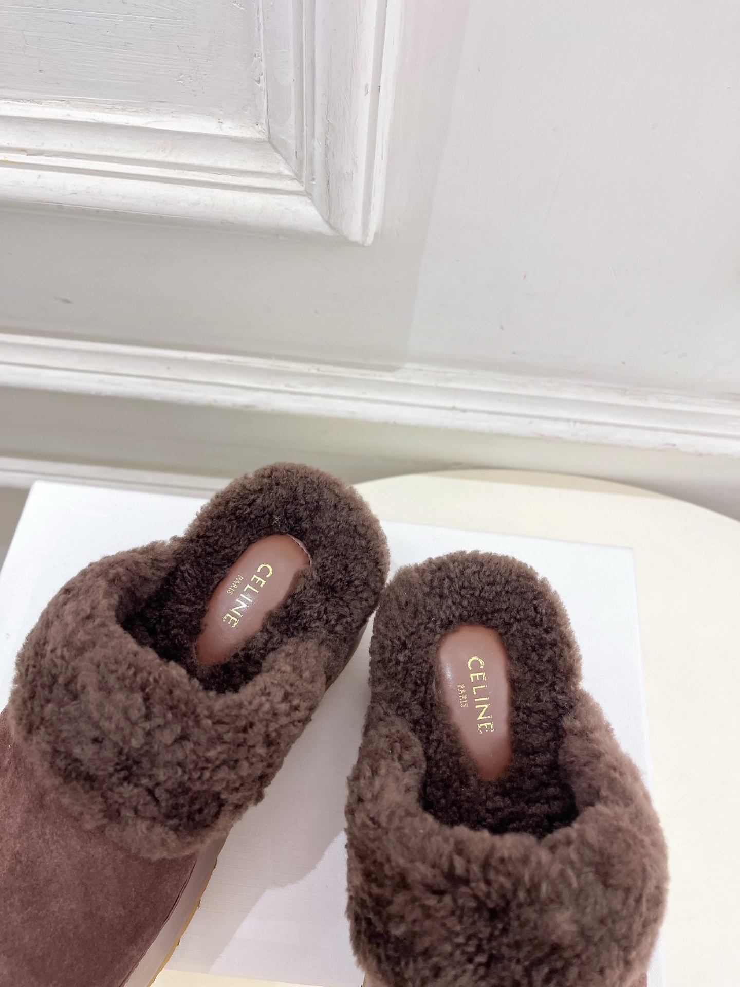 CELINE | 赛琳 25𝐬𝐬
💛2025秋冬新品 凯旋门厚底毛毛半拖鞋上新!
🔜BS 这一