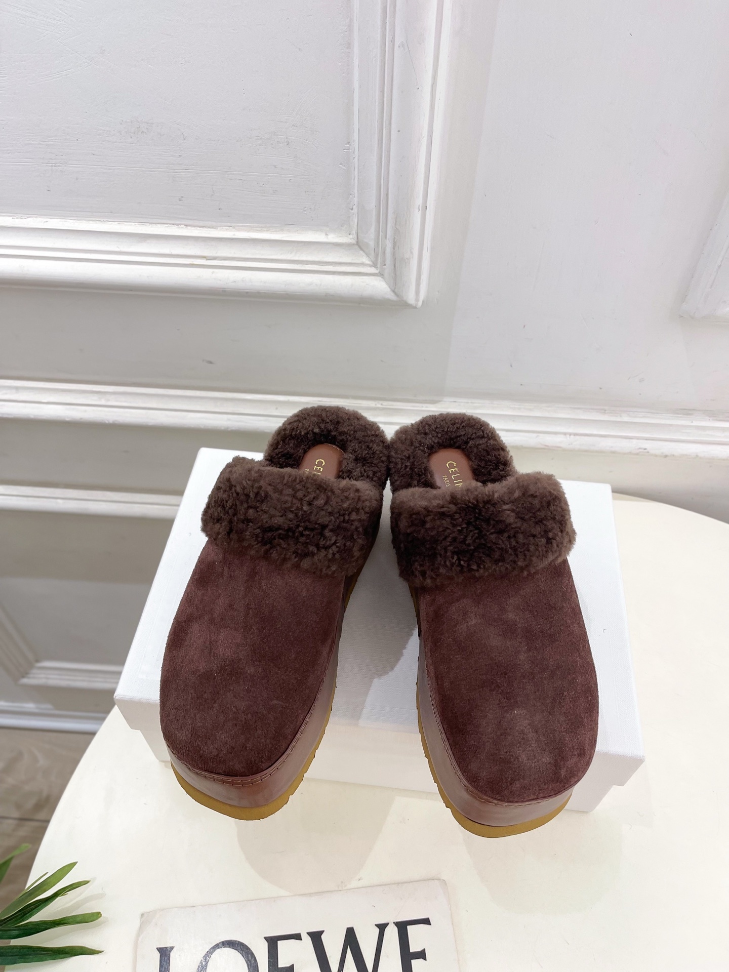 CELINE | 赛琳 25𝐬𝐬
💛2025秋冬新品 凯旋门厚底毛毛半拖鞋上新!
🔜BS 这一