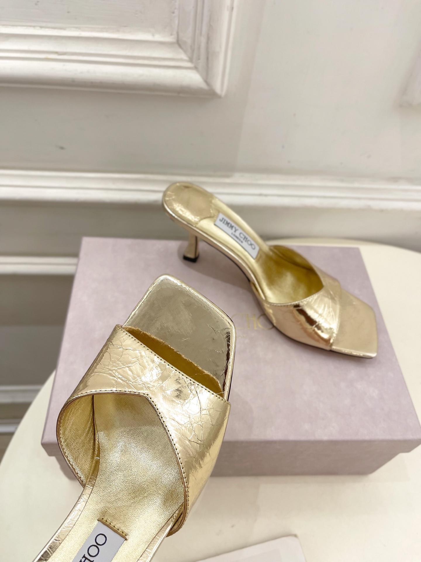 JimmyChoo✨吉米周 25ss ———
    
2025BS春夏新品 专柜最新JC方头V口高跟拖