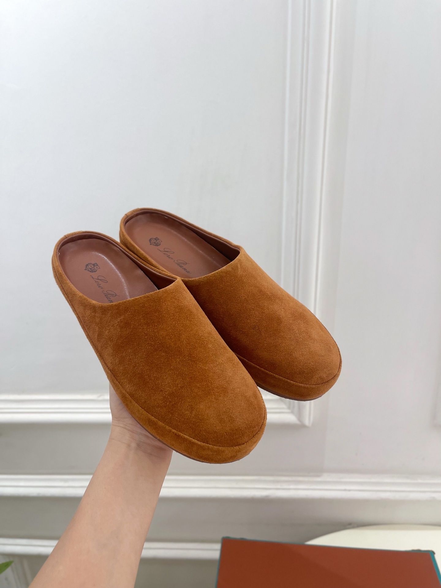 Loro Piana 乐悠翩雅 代购级别⚠️2025春夏新品 情侣款休闲半拖鞋—————————
LP