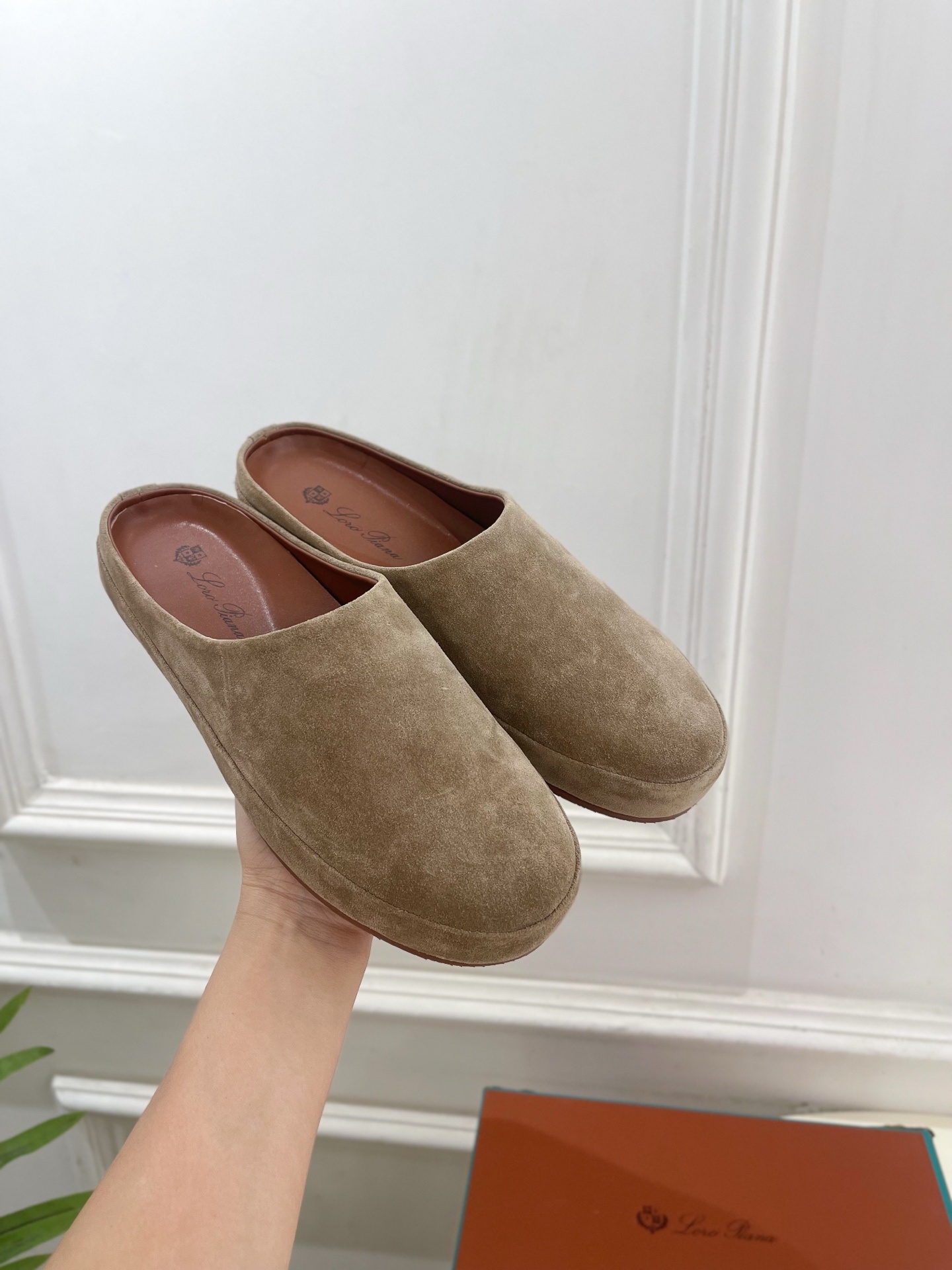 Loro Piana 乐悠翩雅 代购级别⚠️2025春夏新品 情侣款休闲半拖鞋—————————
LP