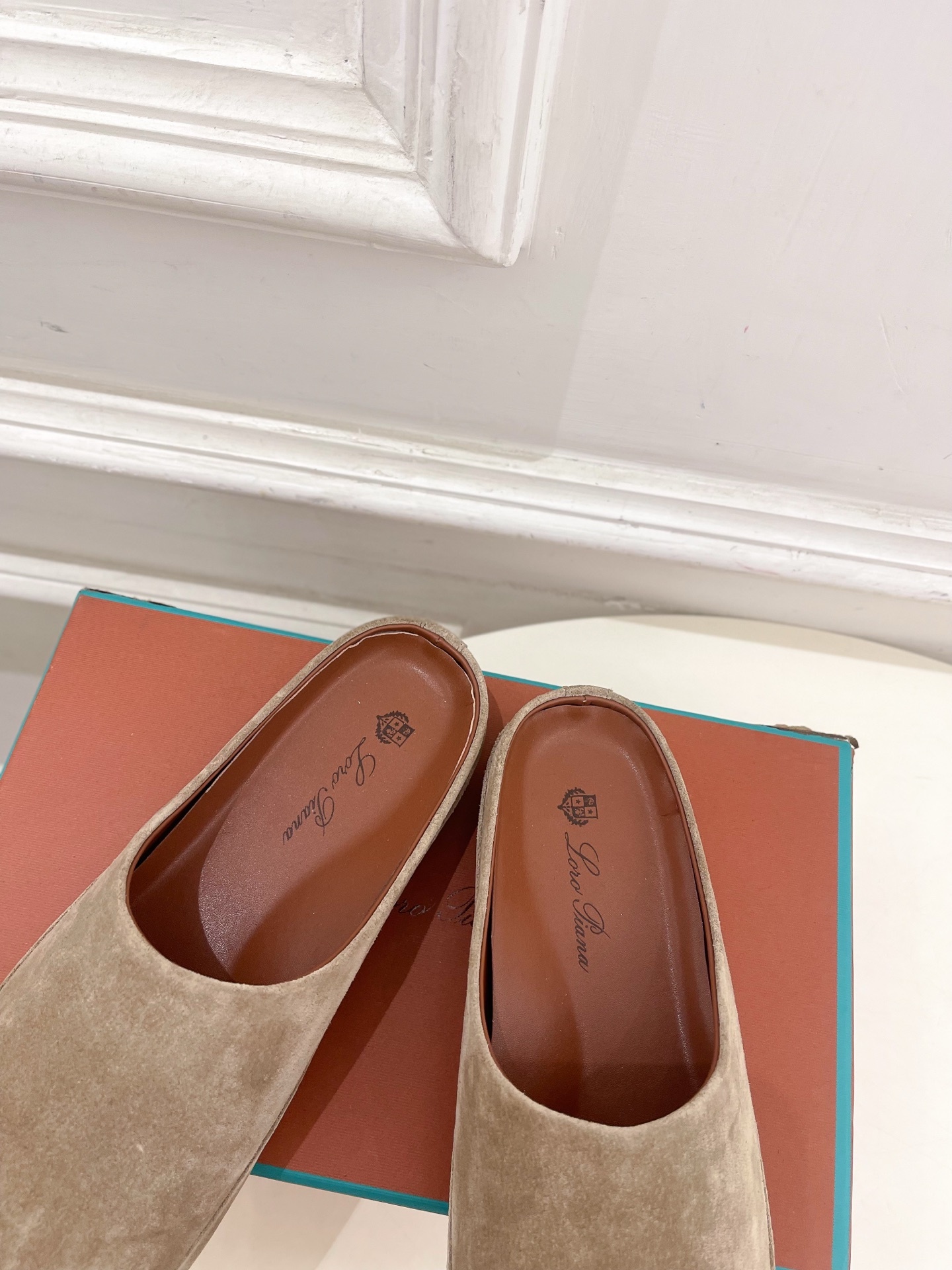 Loro Piana 乐悠翩雅 代购级别⚠️2025春夏新品 情侣款休闲半拖鞋—————————
LP