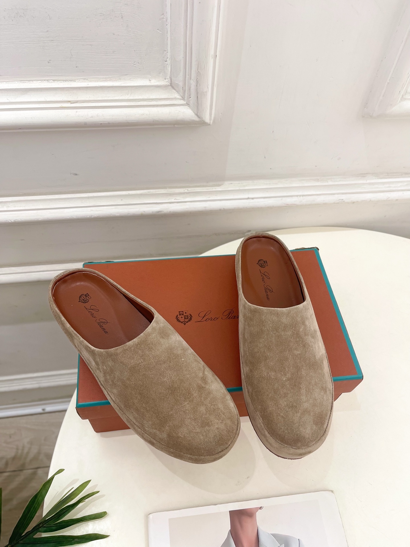 Loro Piana 乐悠翩雅 代购级别⚠️2025春夏新品 情侣款休闲半拖鞋—————————
LP