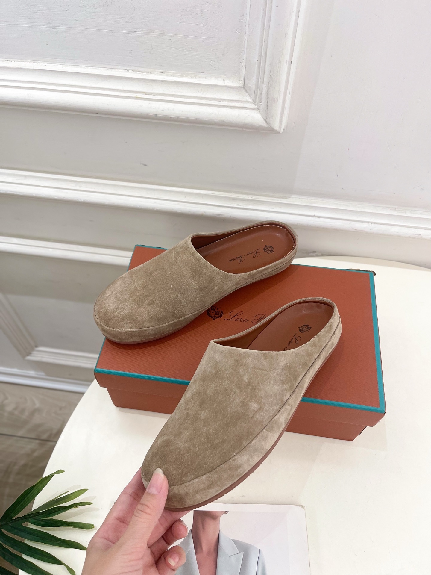 Loro Piana 乐悠翩雅 代购级别⚠️2025春夏新品 情侣款休闲半拖鞋—————————
LP