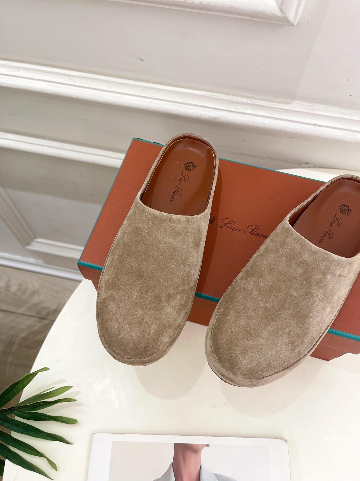 Loro Piana 乐悠翩雅 代购级别⚠️2025春夏新品 情侣款休闲半拖鞋—————————
LP