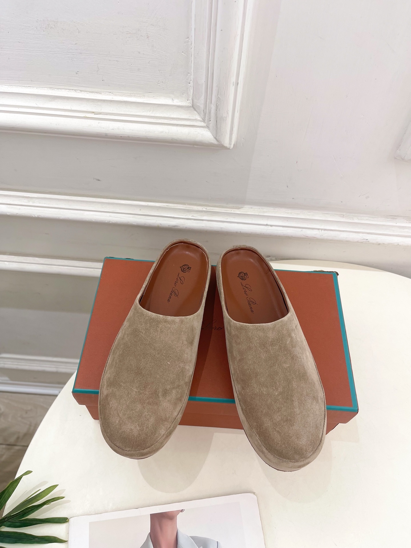 Loro Piana 乐悠翩雅 代购级别⚠️2025春夏新品 情侣款休闲半拖鞋—————————
LP