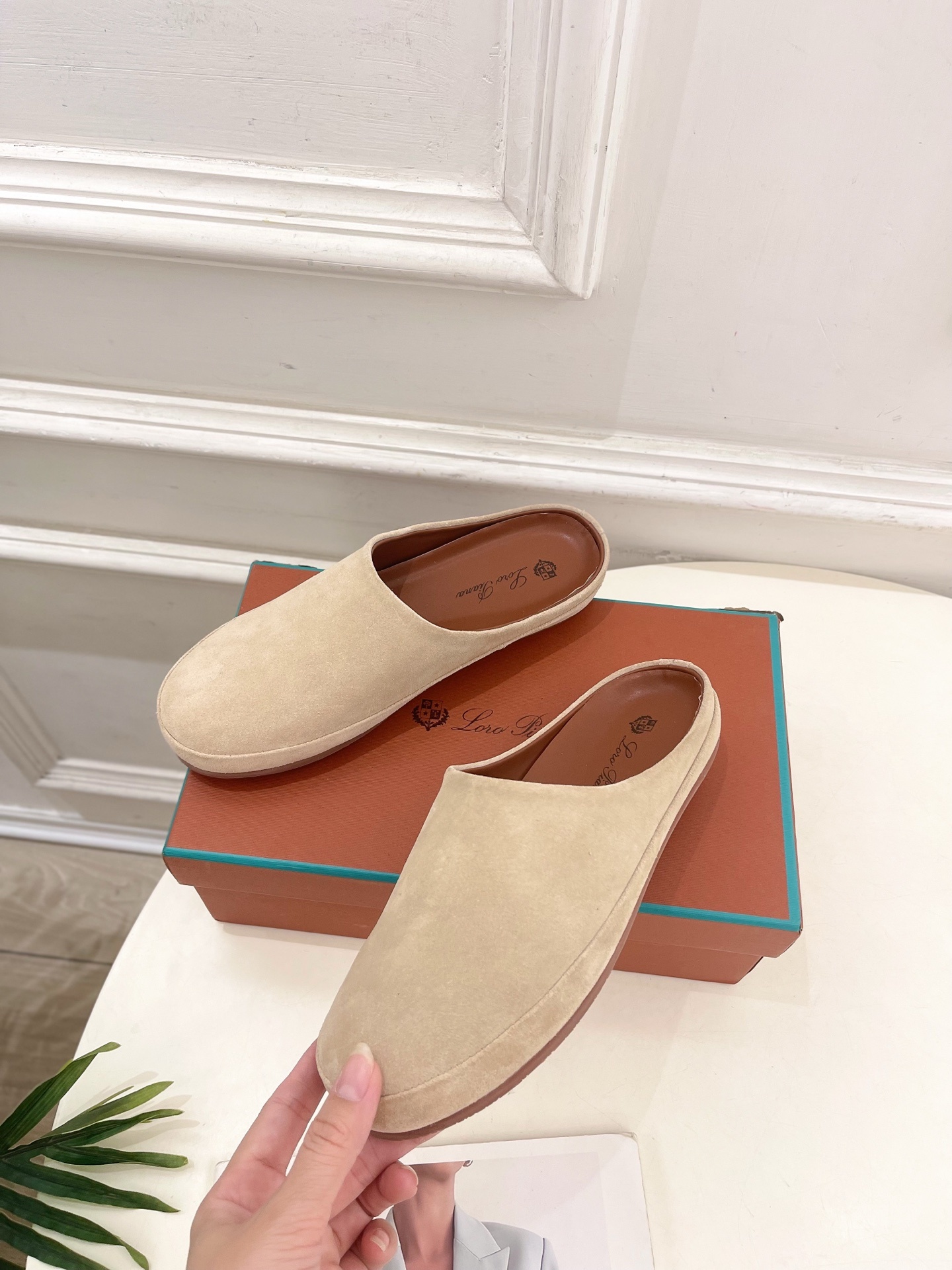 Loro Piana 乐悠翩雅 代购级别⚠️2025春夏新品 情侣款休闲半拖鞋—————————
LP
