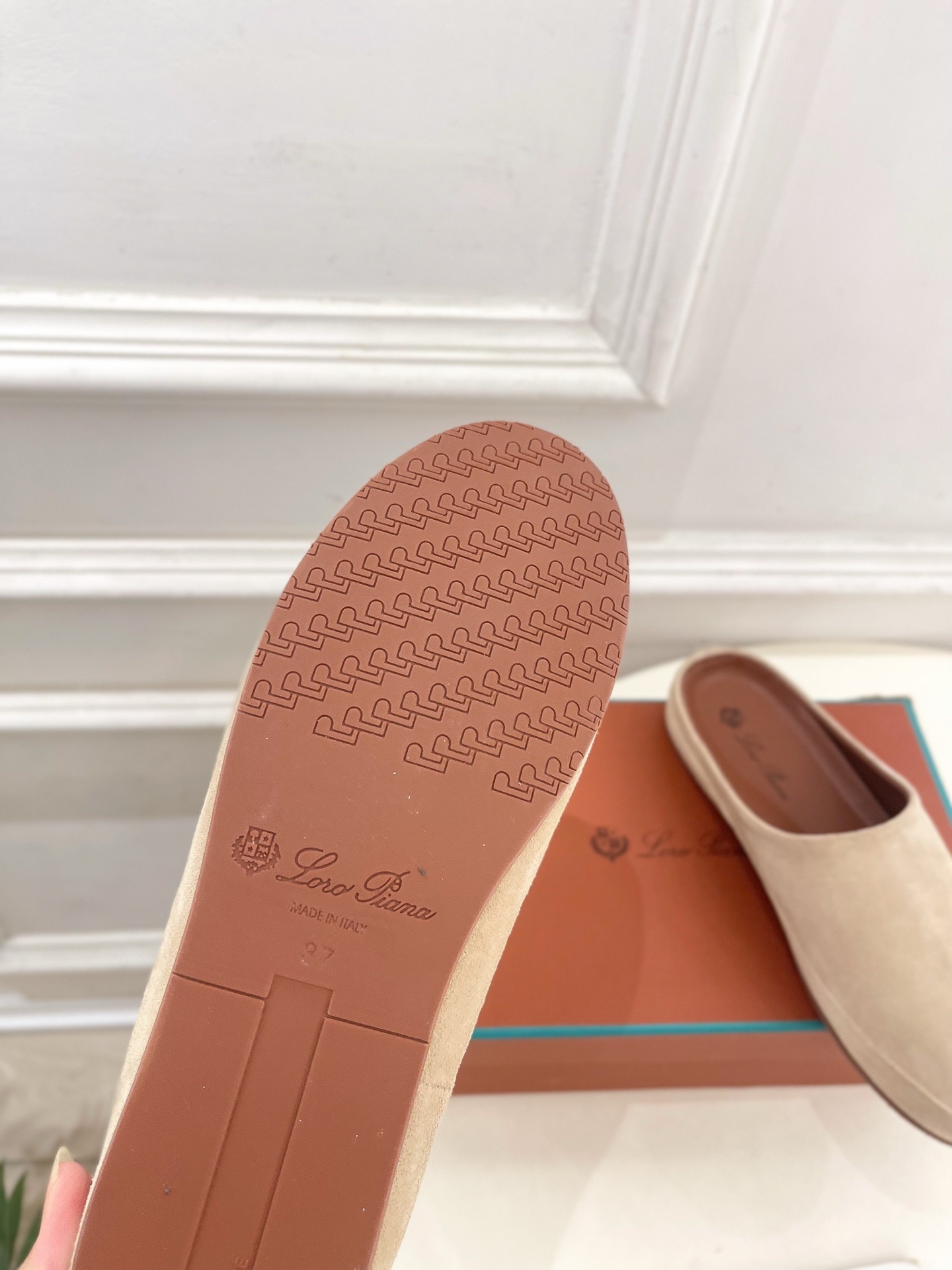 Loro Piana 乐悠翩雅 代购级别⚠️2025春夏新品 情侣款休闲半拖鞋—————————
LP