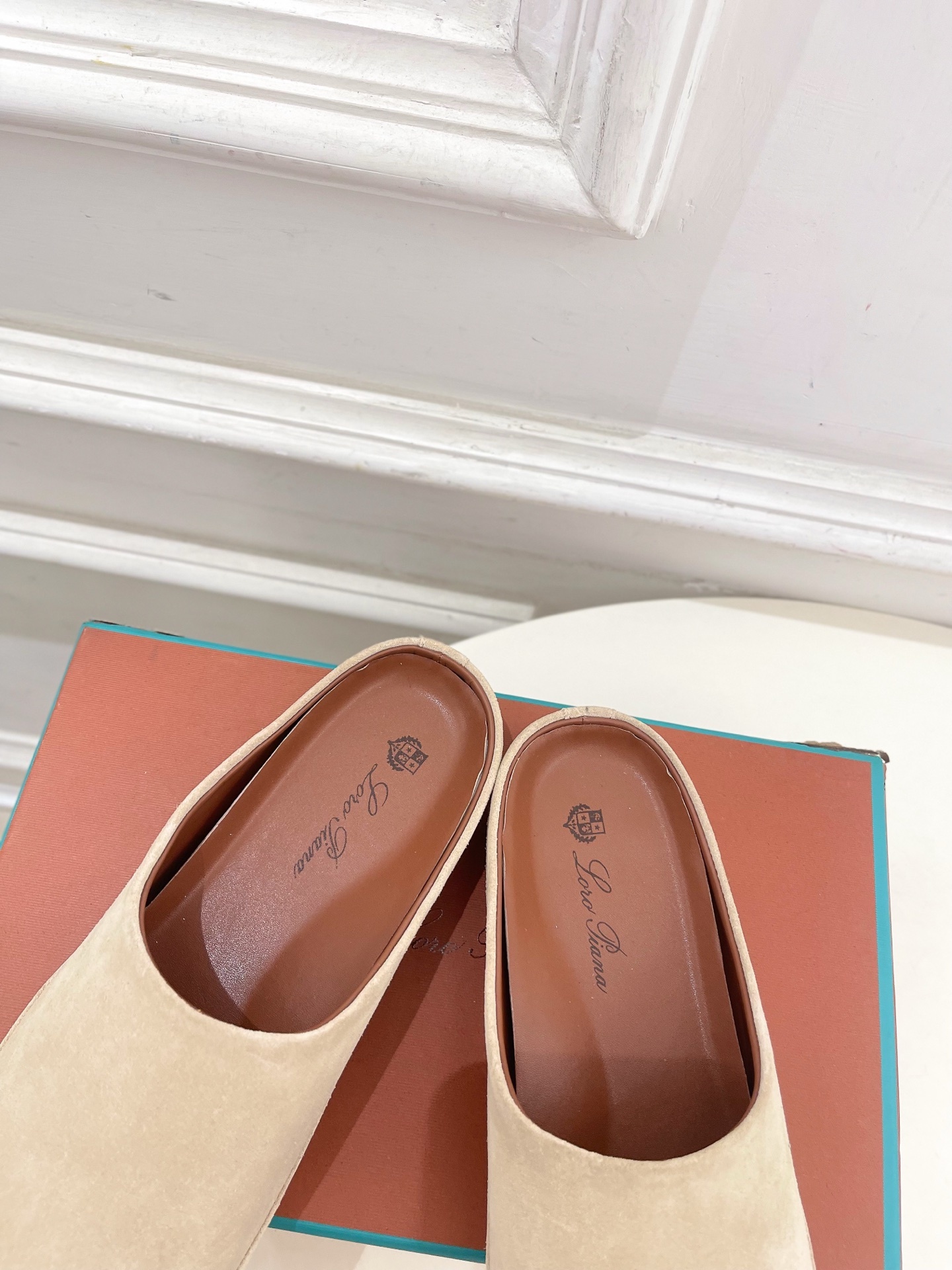 Loro Piana 乐悠翩雅 代购级别⚠️2025春夏新品 情侣款休闲半拖鞋—————————
LP