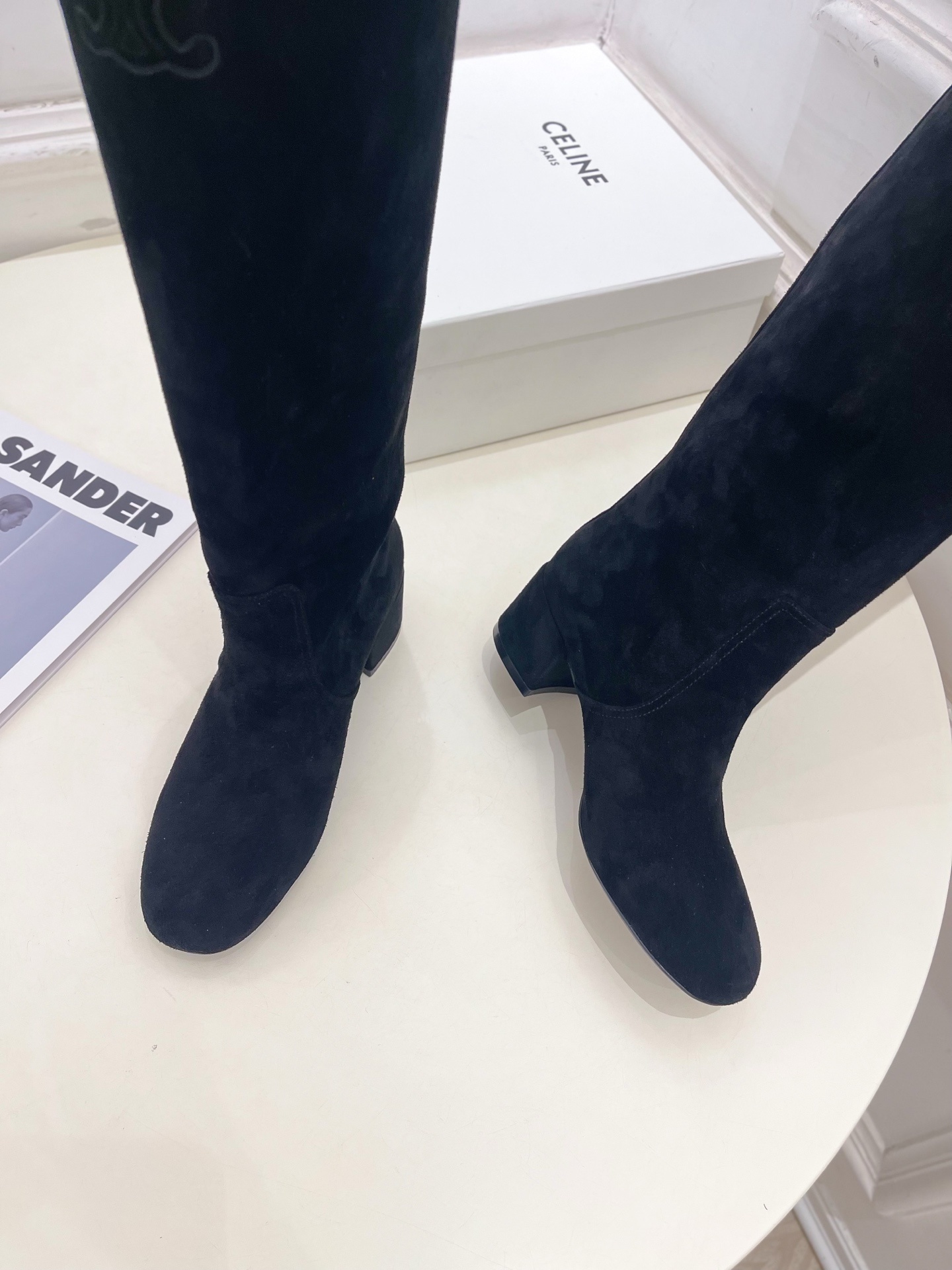 CELINE | 赛琳 25𝐬𝐬
💛2025秋冬新品 TRIOMPHE凯旋门复古高筒长靴上新!