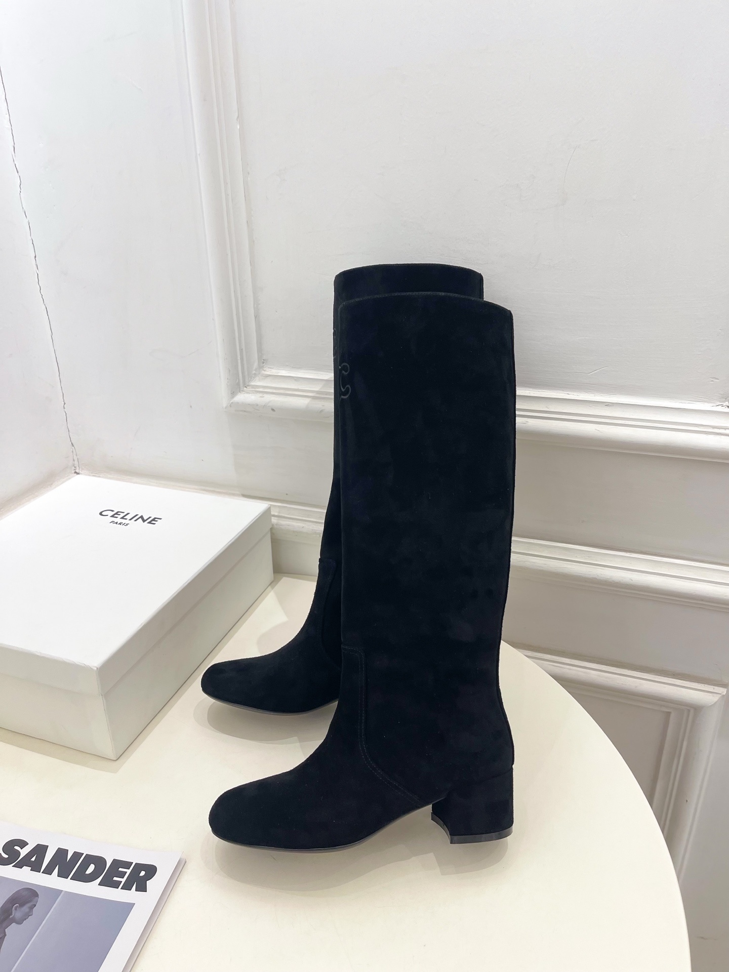 CELINE | 赛琳 25𝐬𝐬
💛2025秋冬新品 TRIOMPHE凯旋门复古高筒长靴上新!