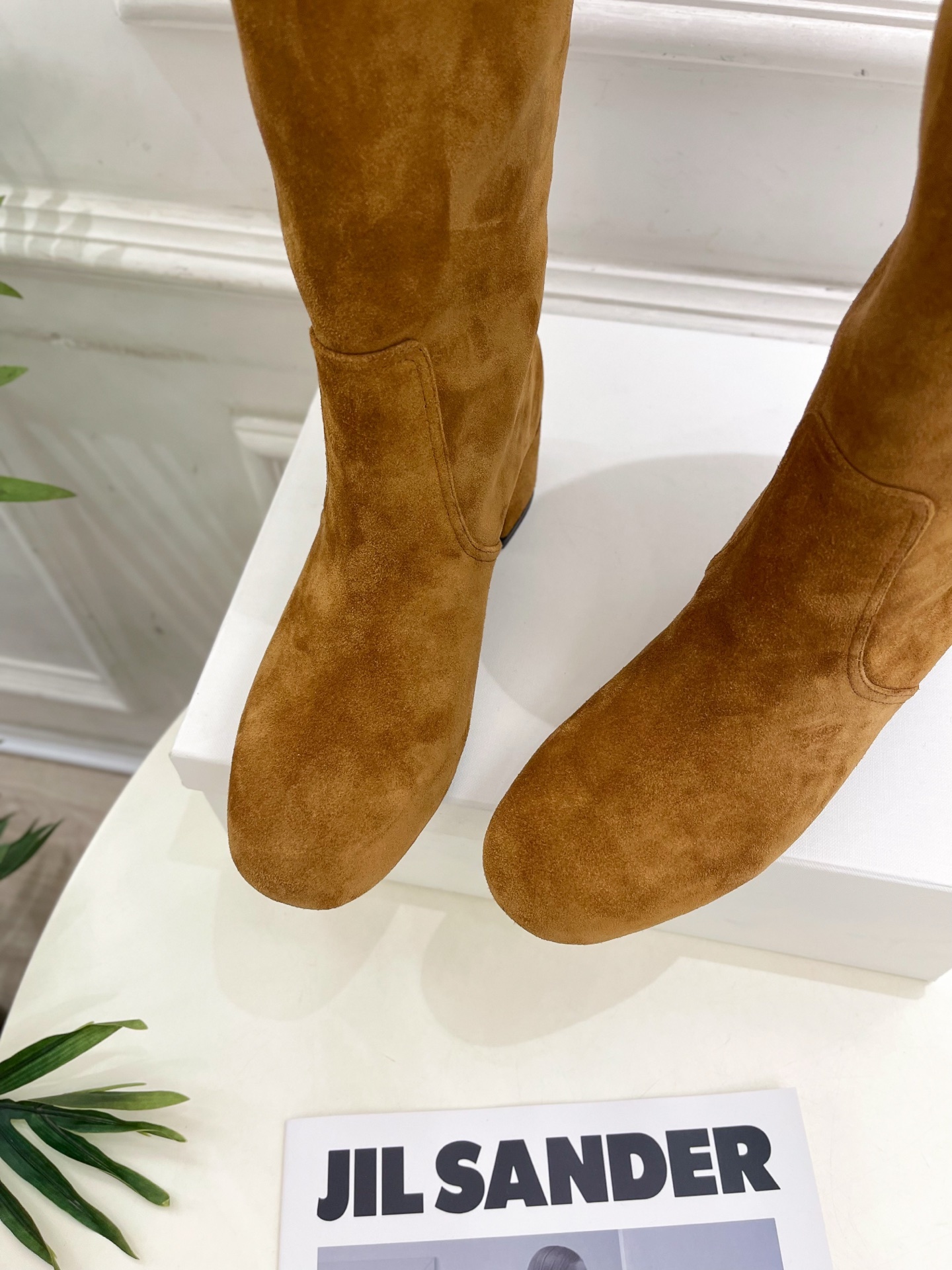 CELINE | 赛琳 25𝐬𝐬
💛2025秋冬新品 TRIOMPHE凯旋门复古高筒长靴上新!