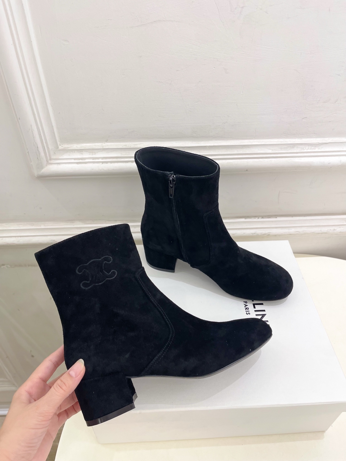 CELINE | 赛琳 25𝐬𝐬
💛2025秋冬新品 TRIOMPHE凯旋门复古高筒短靴上新!