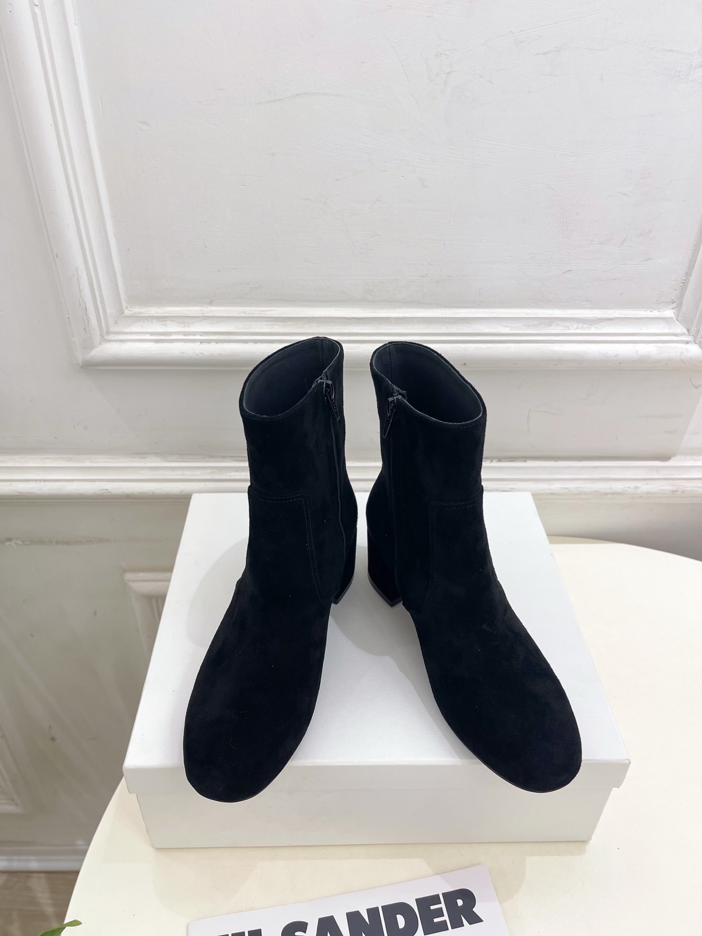 CELINE | 赛琳 25𝐬𝐬
💛2025秋冬新品 TRIOMPHE凯旋门复古高筒短靴上新!