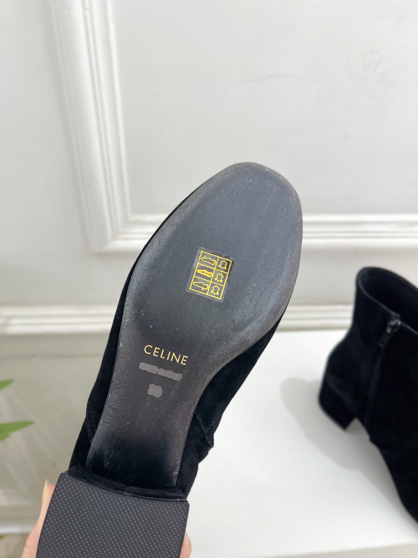 CELINE | 赛琳 25𝐬𝐬
💛2025秋冬新品 TRIOMPHE凯旋门复古高筒短靴上新!