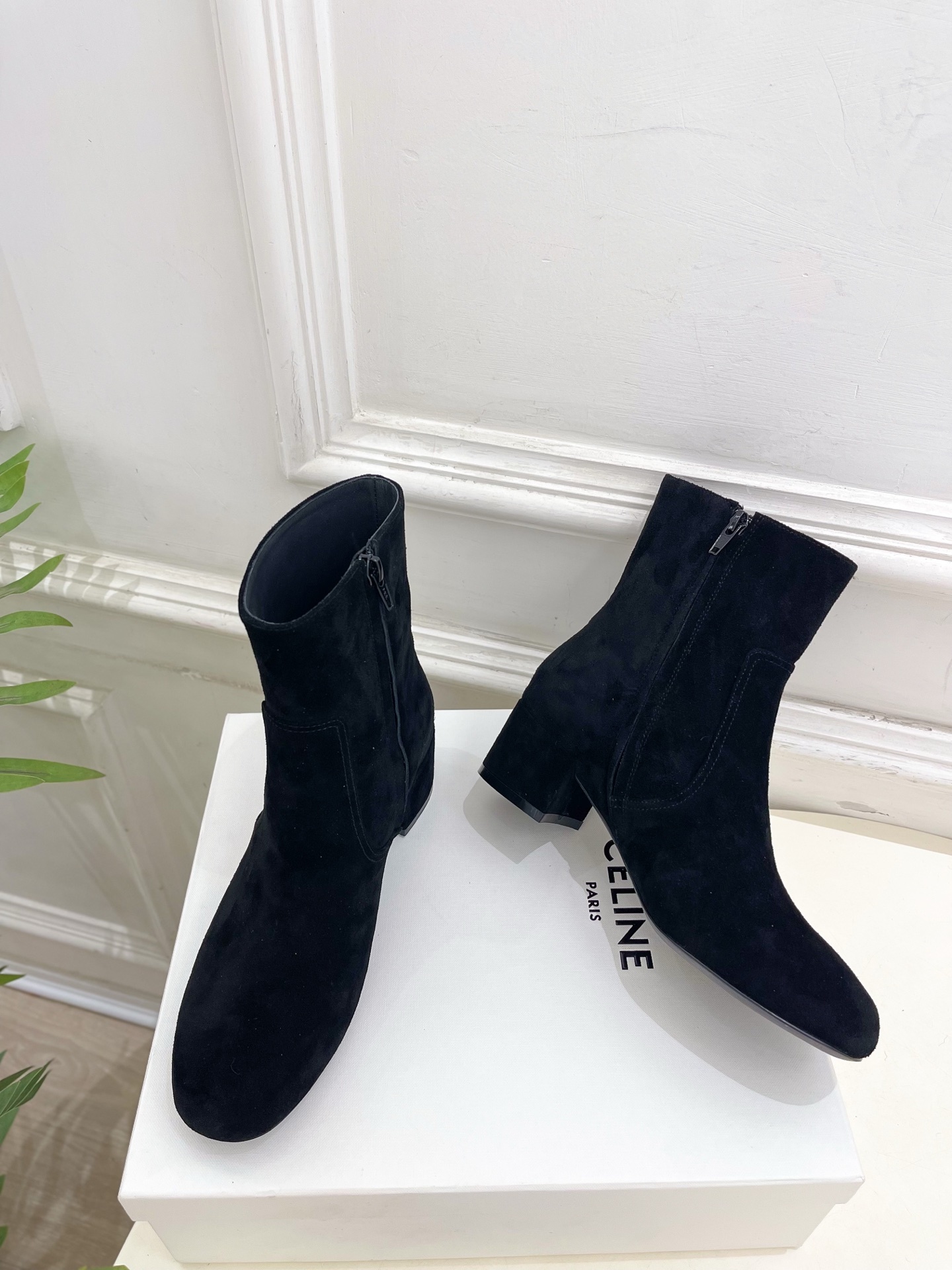 CELINE | 赛琳 25𝐬𝐬
💛2025秋冬新品 TRIOMPHE凯旋门复古高筒短靴上新!