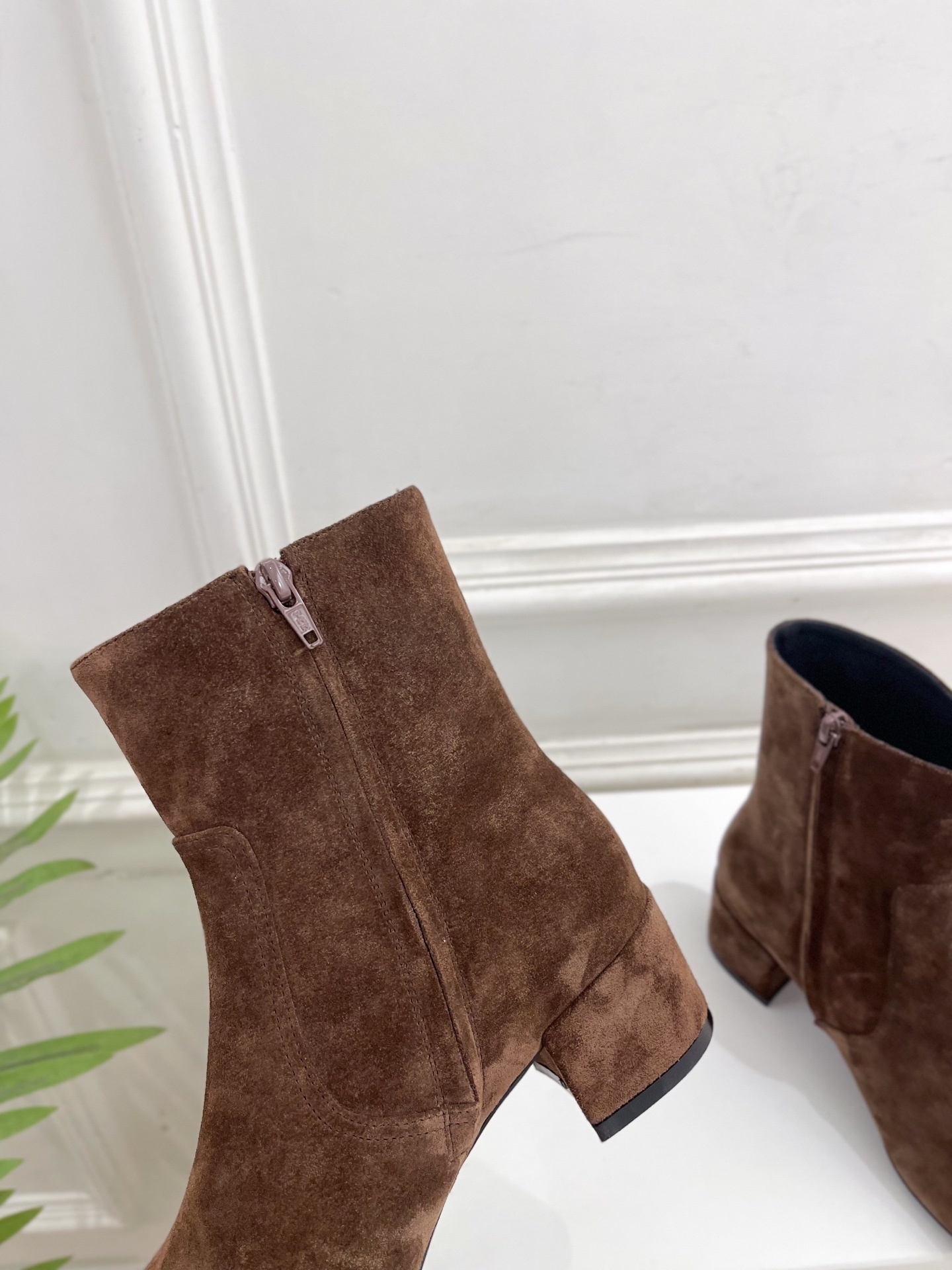 CELINE | 赛琳 25𝐬𝐬
💛2025秋冬新品 TRIOMPHE凯旋门复古高筒短靴上新!