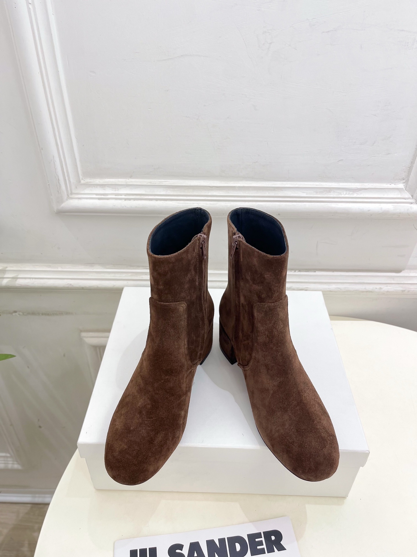 CELINE | 赛琳 25𝐬𝐬
💛2025秋冬新品 TRIOMPHE凯旋门复古高筒短靴上新!