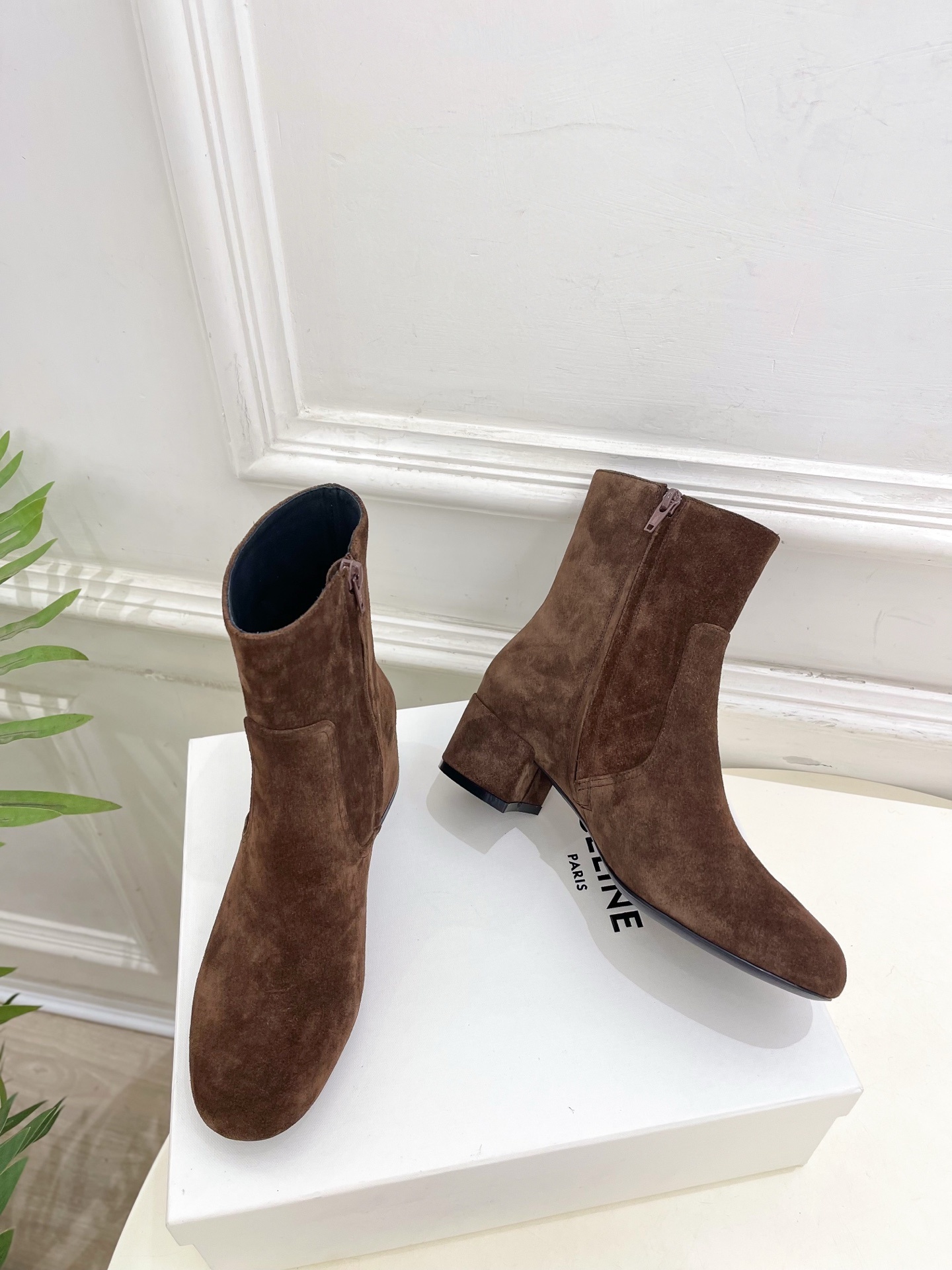 CELINE | 赛琳 25𝐬𝐬
💛2025秋冬新品 TRIOMPHE凯旋门复古高筒短靴上新!