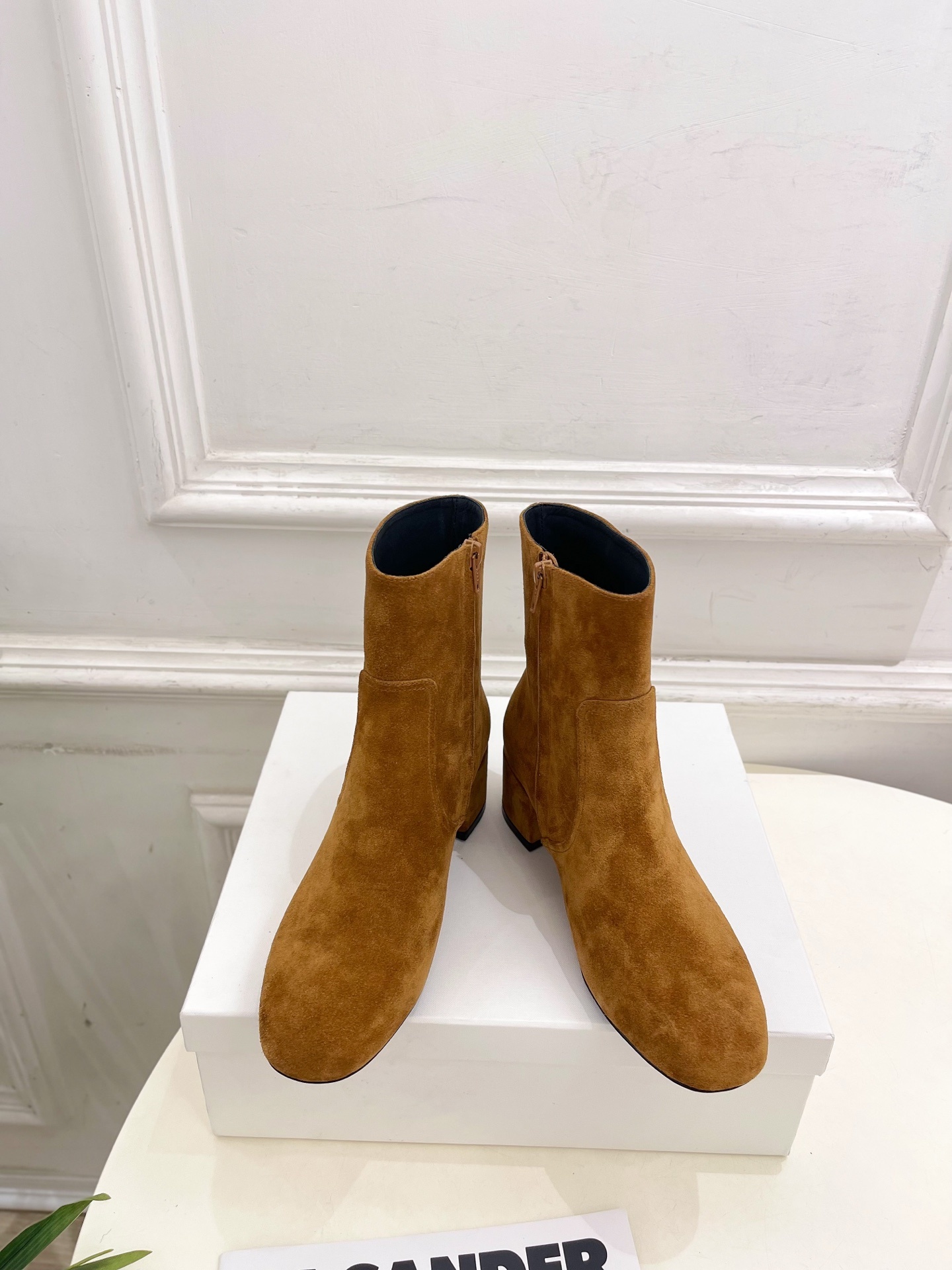 CELINE | 赛琳 25𝐬𝐬
💛2025秋冬新品 TRIOMPHE凯旋门复古高筒短靴上新!