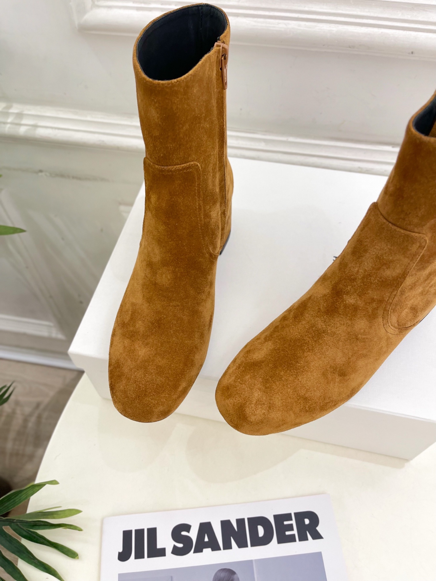 CELINE | 赛琳 25𝐬𝐬
💛2025秋冬新品 TRIOMPHE凯旋门复古高筒短靴上新!