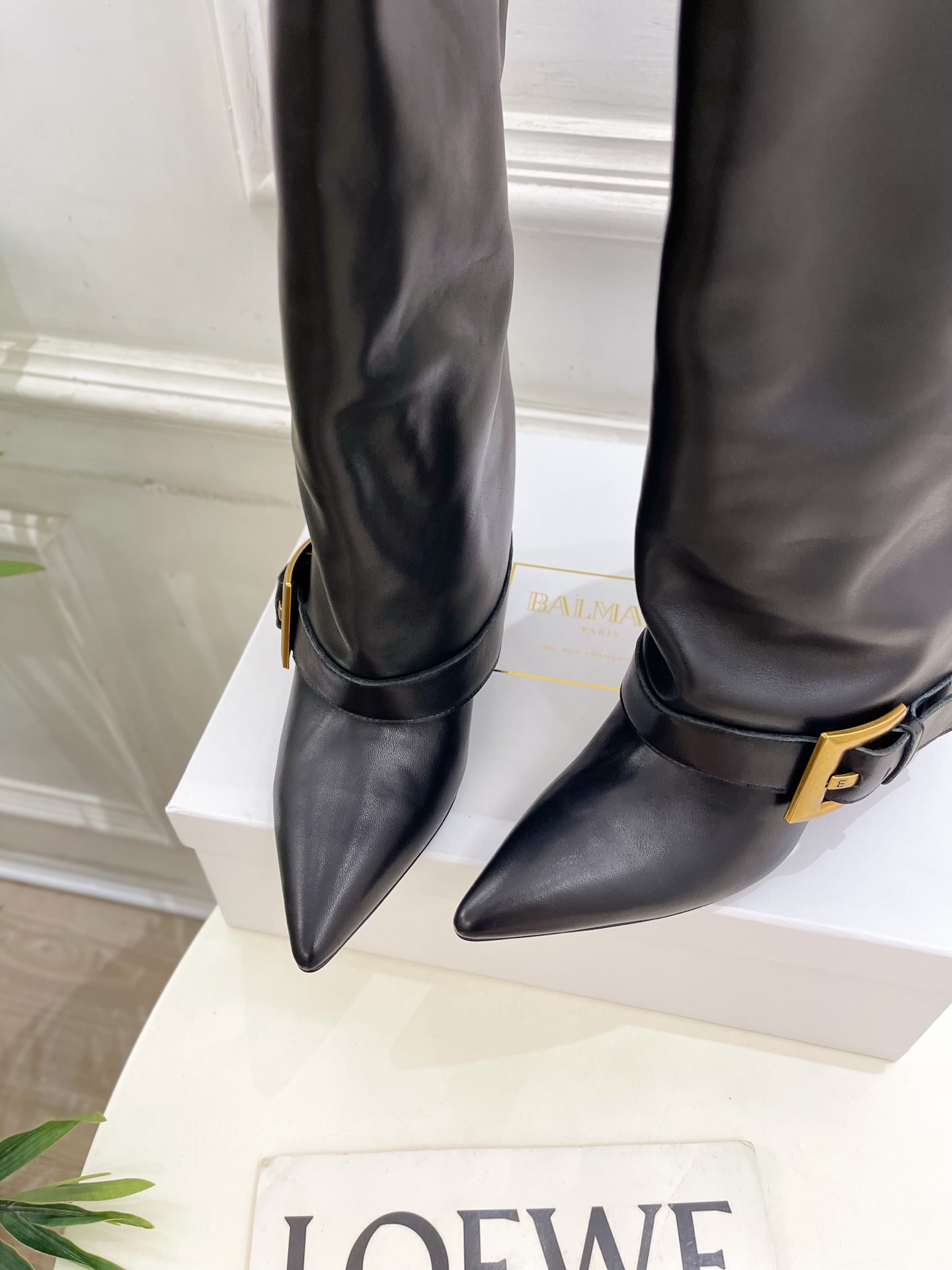 Balmain巴尔曼 代购级别⚠️2025秋冬新品 经典高跟尖头皮带扣裤管靴—————————

顶级奢