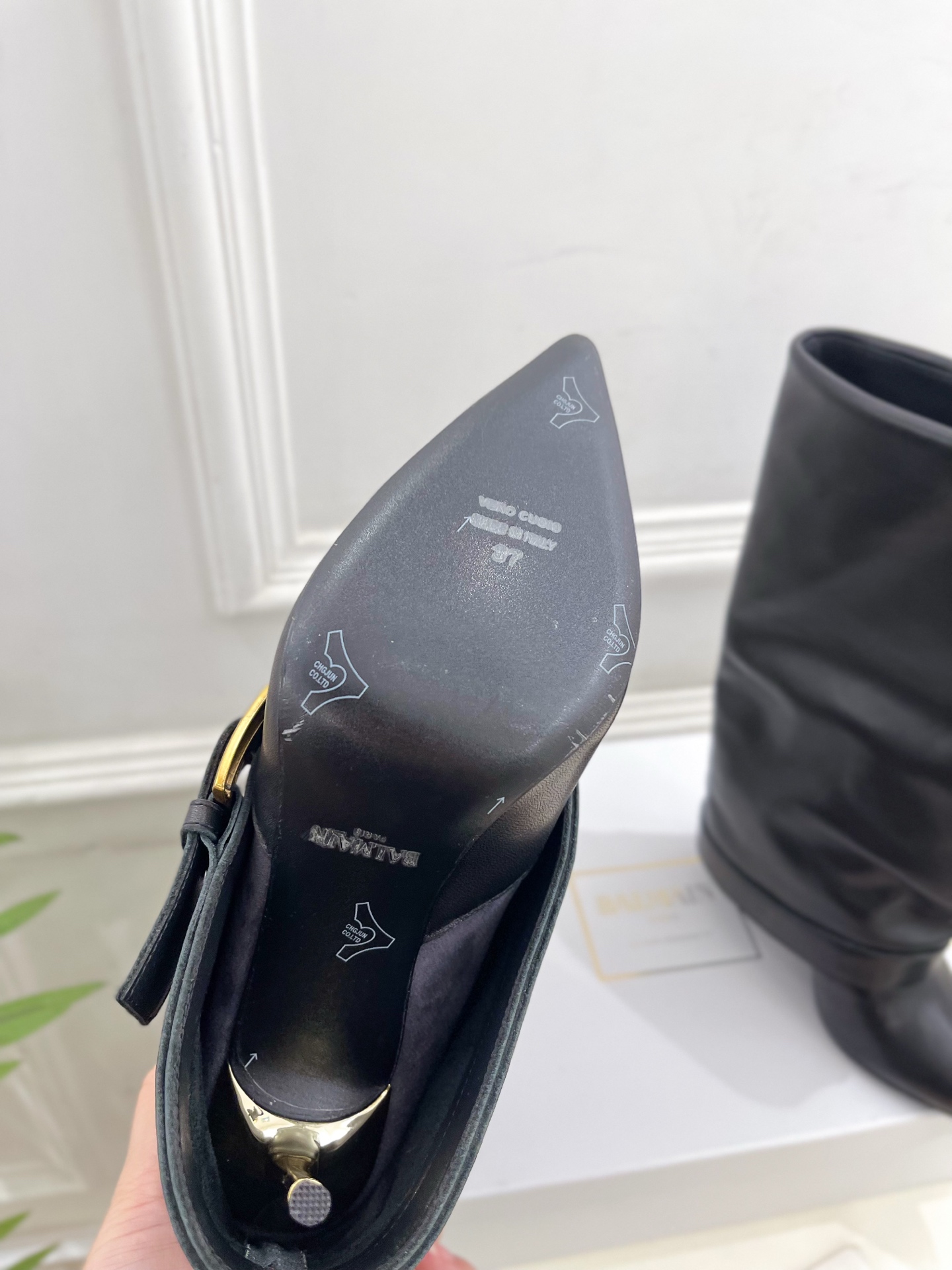 Balmain巴尔曼 代购级别⚠️2025秋冬新品 经典高跟尖头皮带扣裤管靴—————————

顶级奢