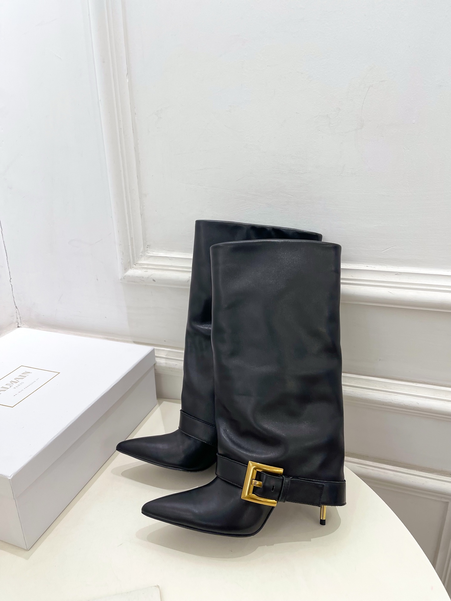 Balmain巴尔曼 代购级别⚠️2025秋冬新品 经典高跟尖头皮带扣裤管靴—————————

顶级奢