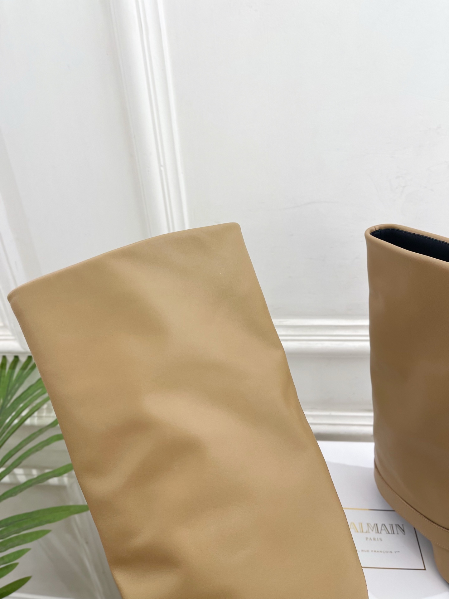 Balmain巴尔曼 代购级别⚠️2025秋冬新品 经典高跟尖头皮带扣裤管靴—————————

顶级奢