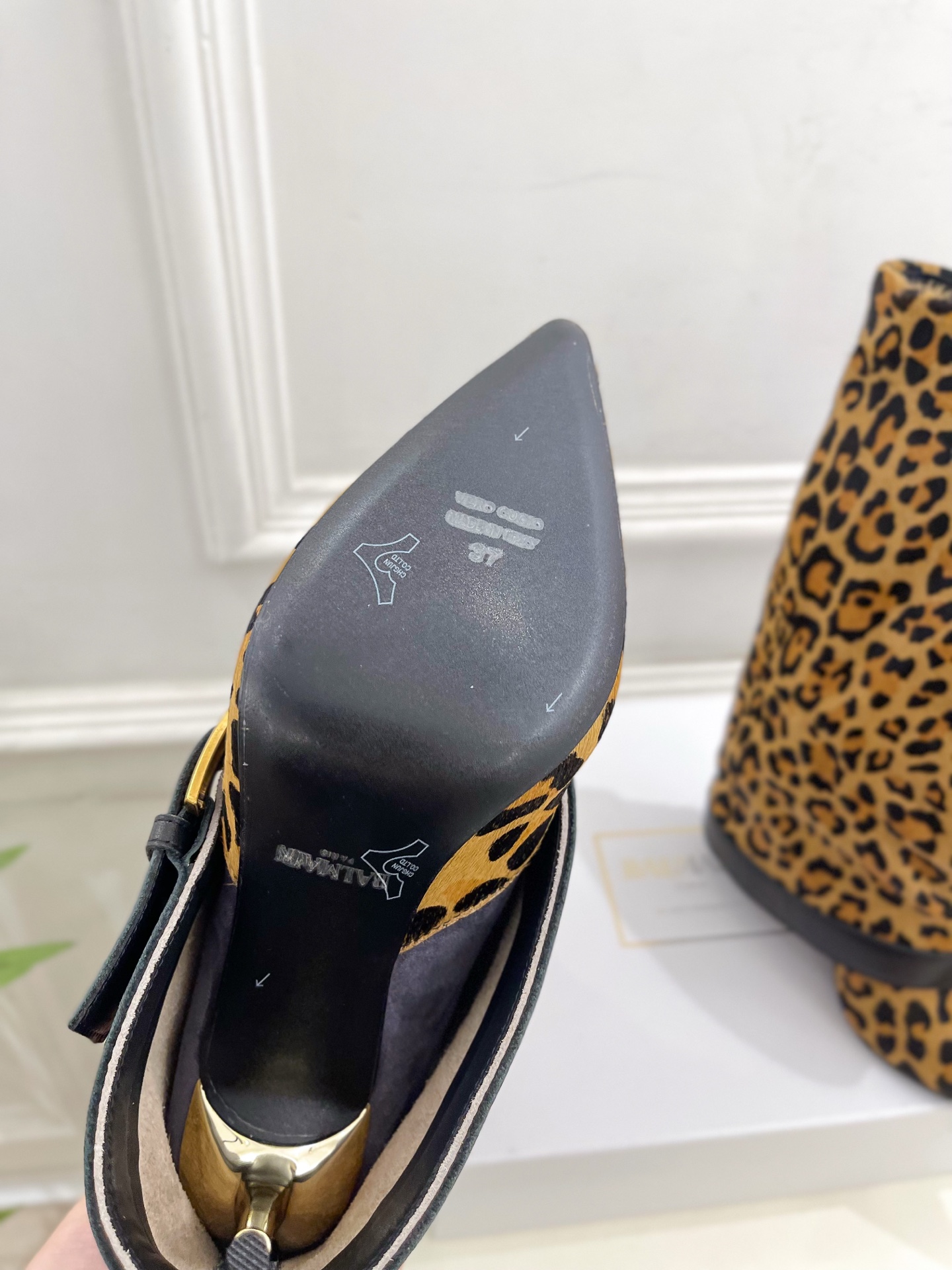 Balmain巴尔曼 代购级别⚠️2025秋冬新品 经典高跟尖头皮带扣裤管靴—————————

顶级奢