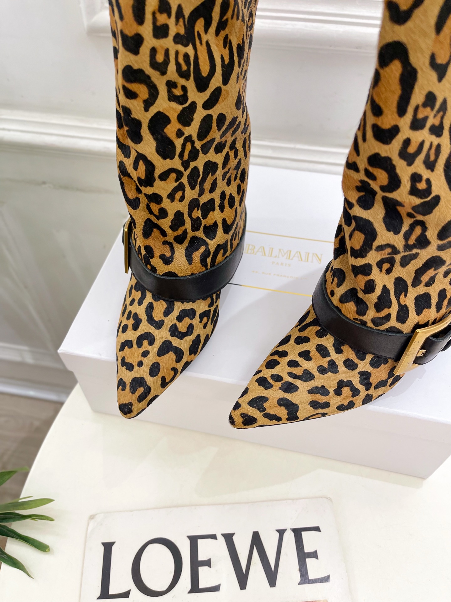 Balmain巴尔曼 代购级别⚠️2025秋冬新品 经典高跟尖头皮带扣裤管靴—————————

顶级奢