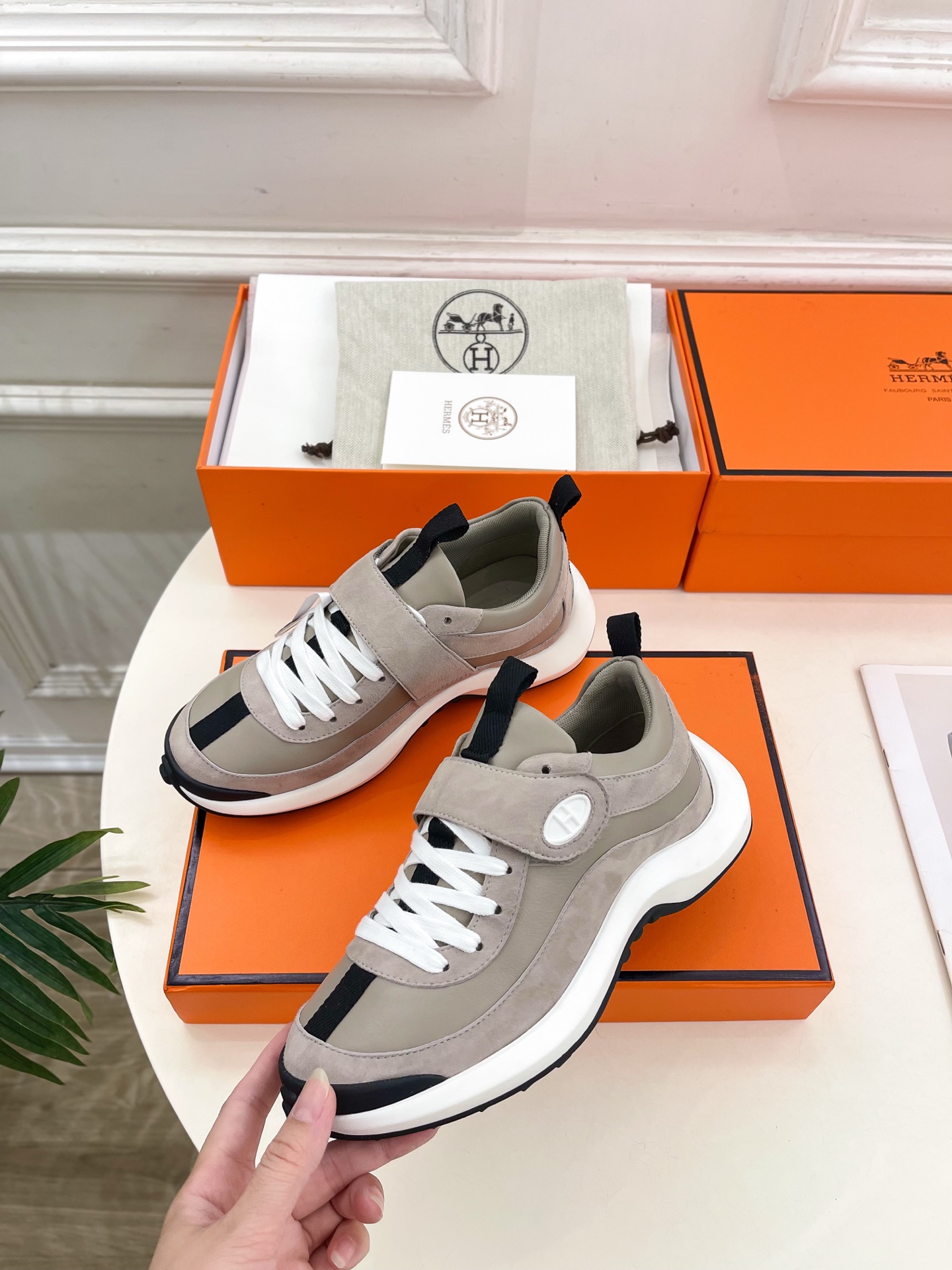 🐎𝐇𝐄𝐑𝐌𝐄* 爱玛仕 25𝐬𝐬 

🌈2025春夏新品 专柜新款魔术贴休闲运动鞋系列〰

◽鞋面：原版