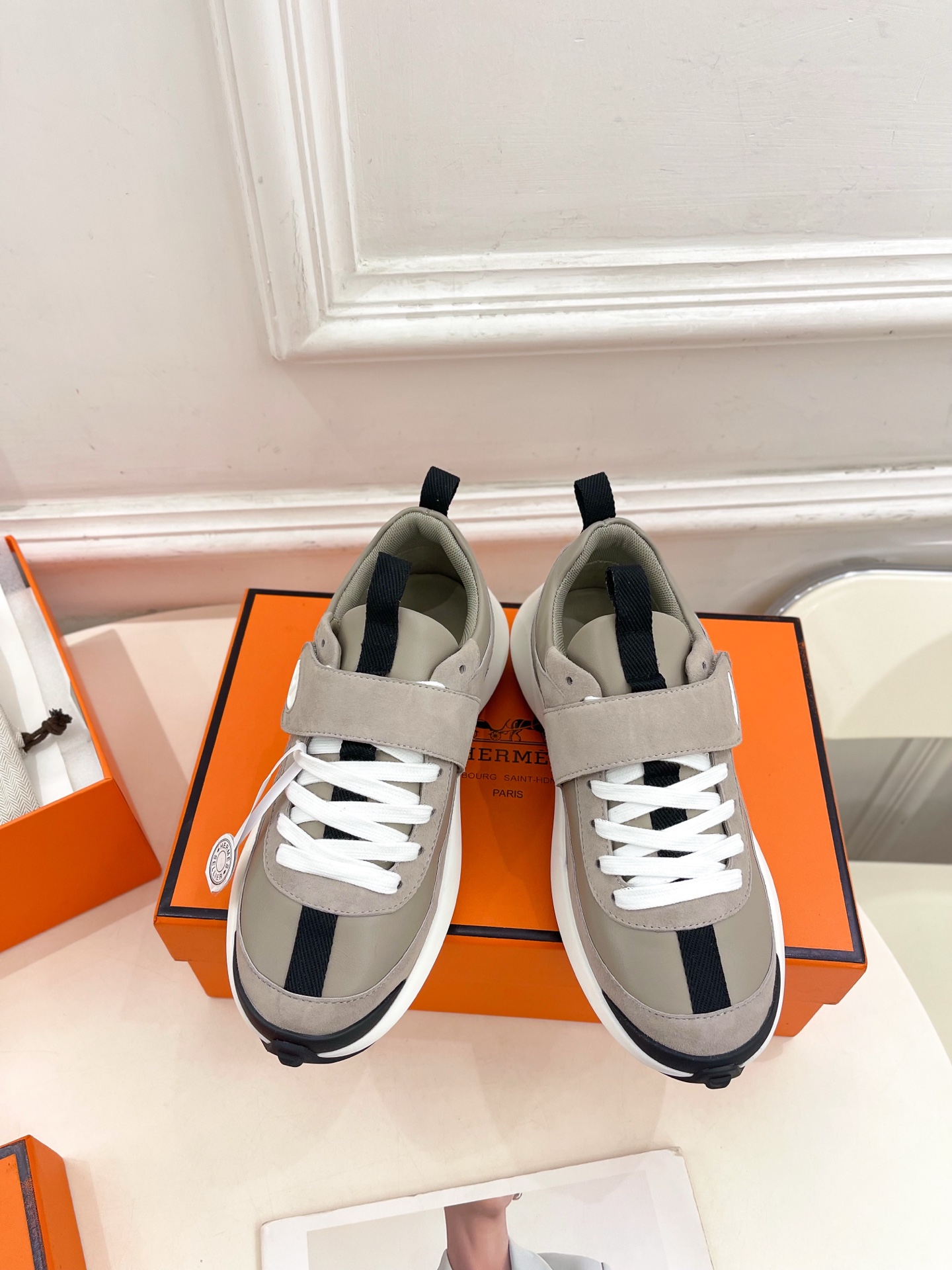 🐎𝐇𝐄𝐑𝐌𝐄* 爱玛仕 25𝐬𝐬 

🌈2025春夏新品 专柜新款魔术贴休闲运动鞋系列〰

◽鞋面：原版