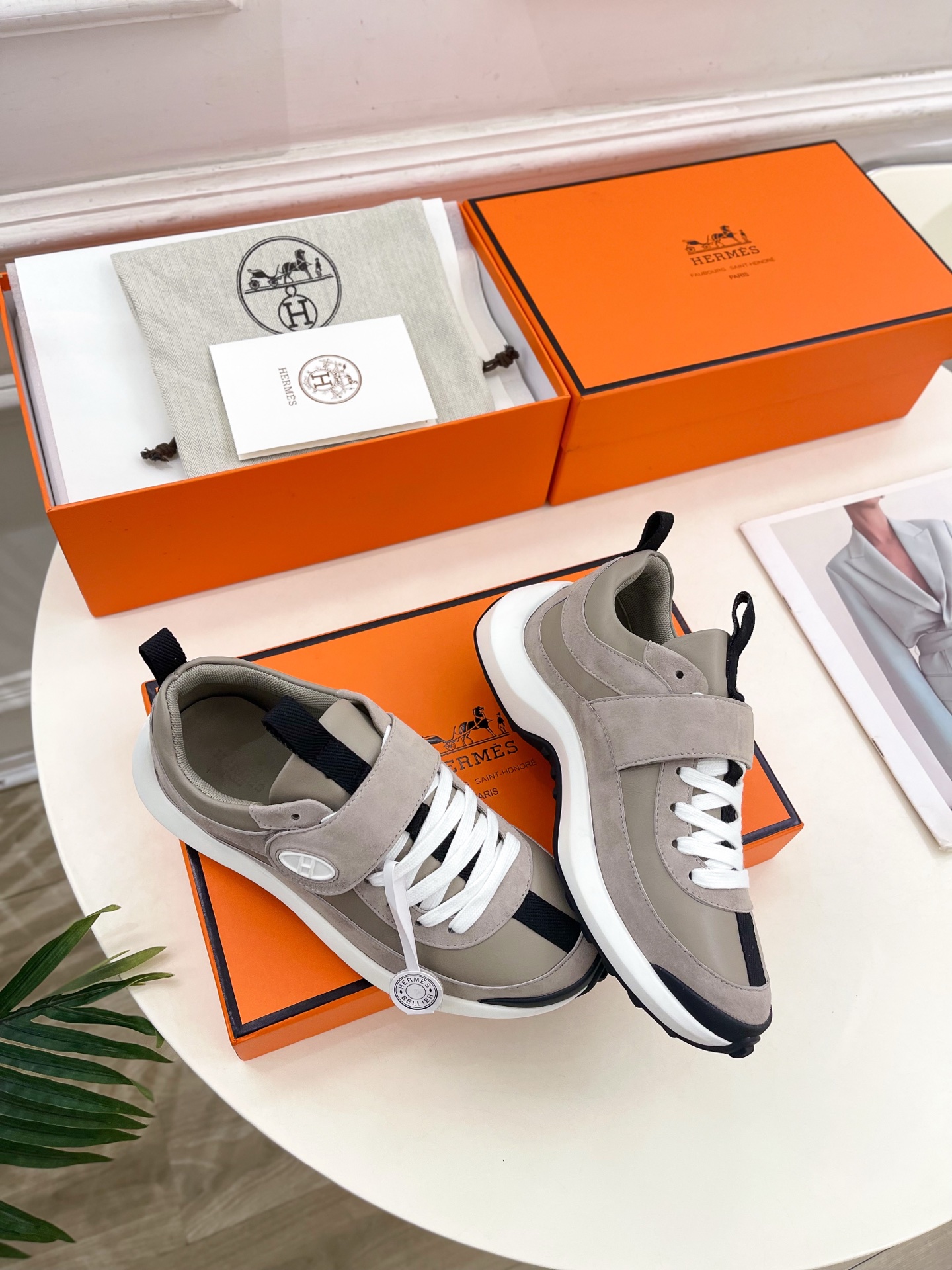 🐎𝐇𝐄𝐑𝐌𝐄* 爱玛仕 25𝐬𝐬 

🌈2025春夏新品 专柜新款魔术贴休闲运动鞋系列〰

◽鞋面：原版