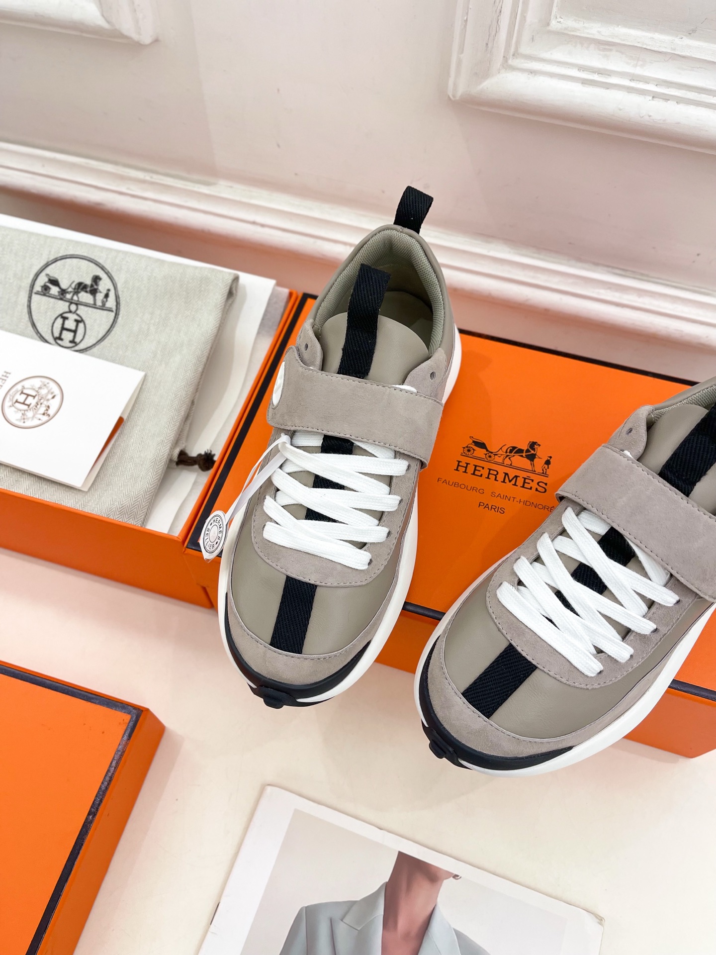 🐎𝐇𝐄𝐑𝐌𝐄* 爱玛仕 25𝐬𝐬 

🌈2025春夏新品 专柜新款魔术贴休闲运动鞋系列〰

◽鞋面：原版