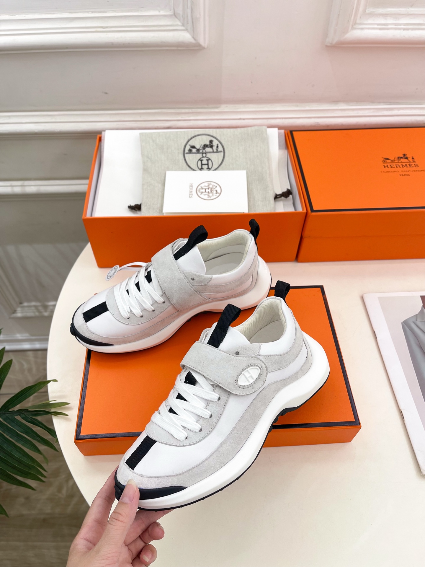 🐎𝐇𝐄𝐑𝐌𝐄* 爱玛仕 25𝐬𝐬 

🌈2025春夏新品 专柜新款魔术贴休闲运动鞋系列〰

◽鞋面：原版