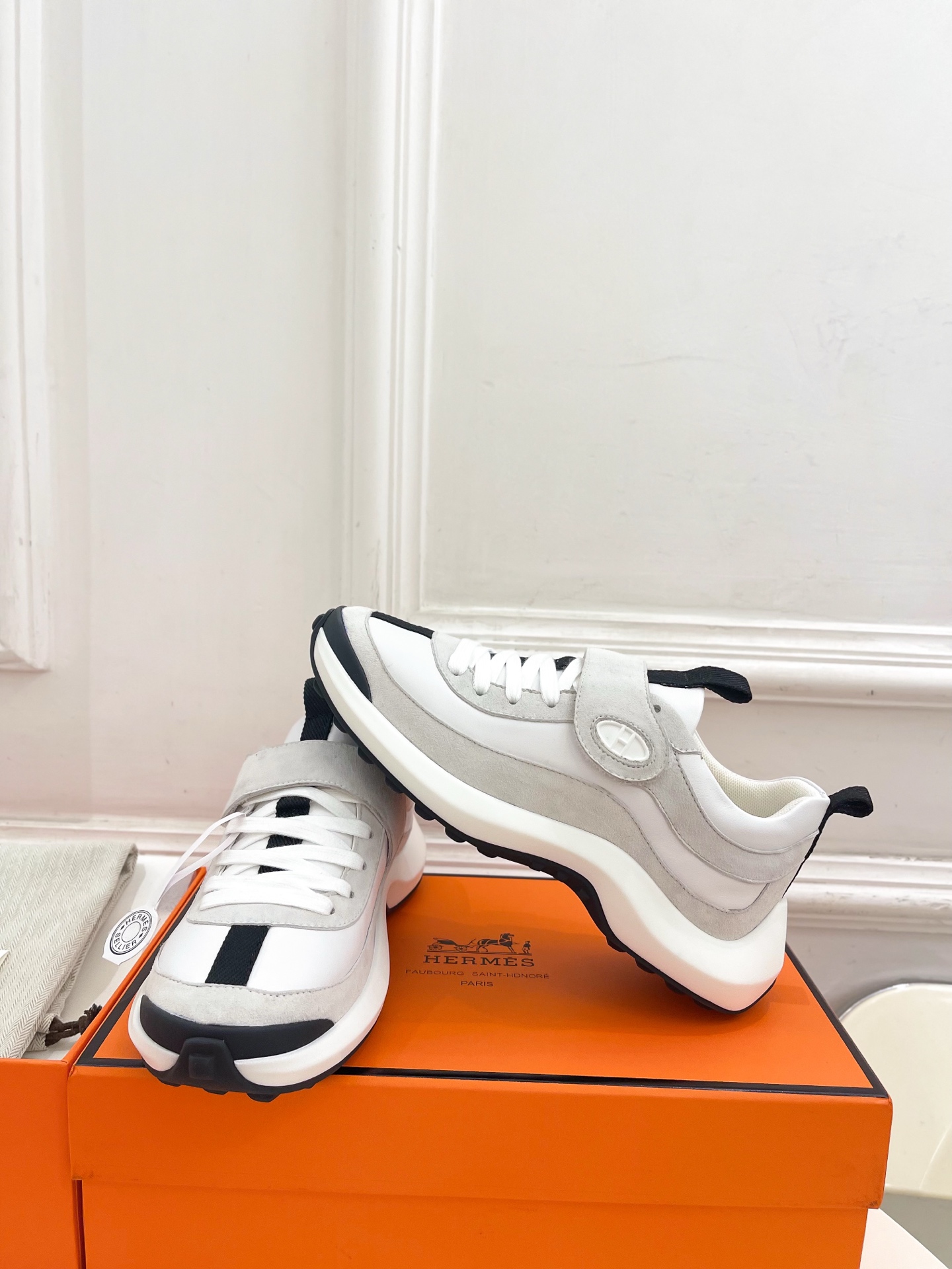 🐎𝐇𝐄𝐑𝐌𝐄* 爱玛仕 25𝐬𝐬 

🌈2025春夏新品 专柜新款魔术贴休闲运动鞋系列〰

◽鞋面：原版