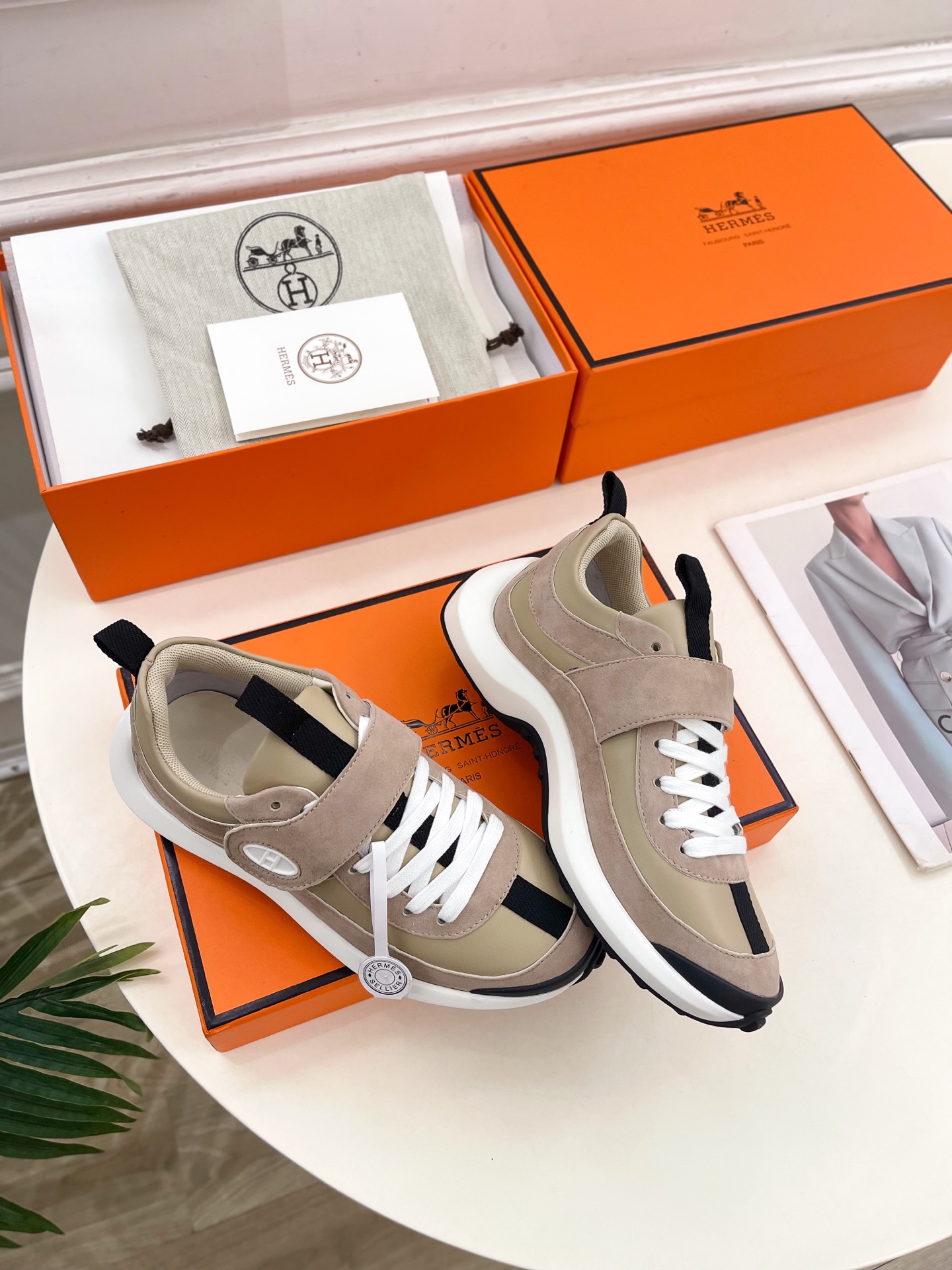 🐎𝐇𝐄𝐑𝐌𝐄* 爱玛仕 25𝐬𝐬 

🌈2025春夏新品 专柜新款魔术贴休闲运动鞋系列〰

◽鞋面：原版
