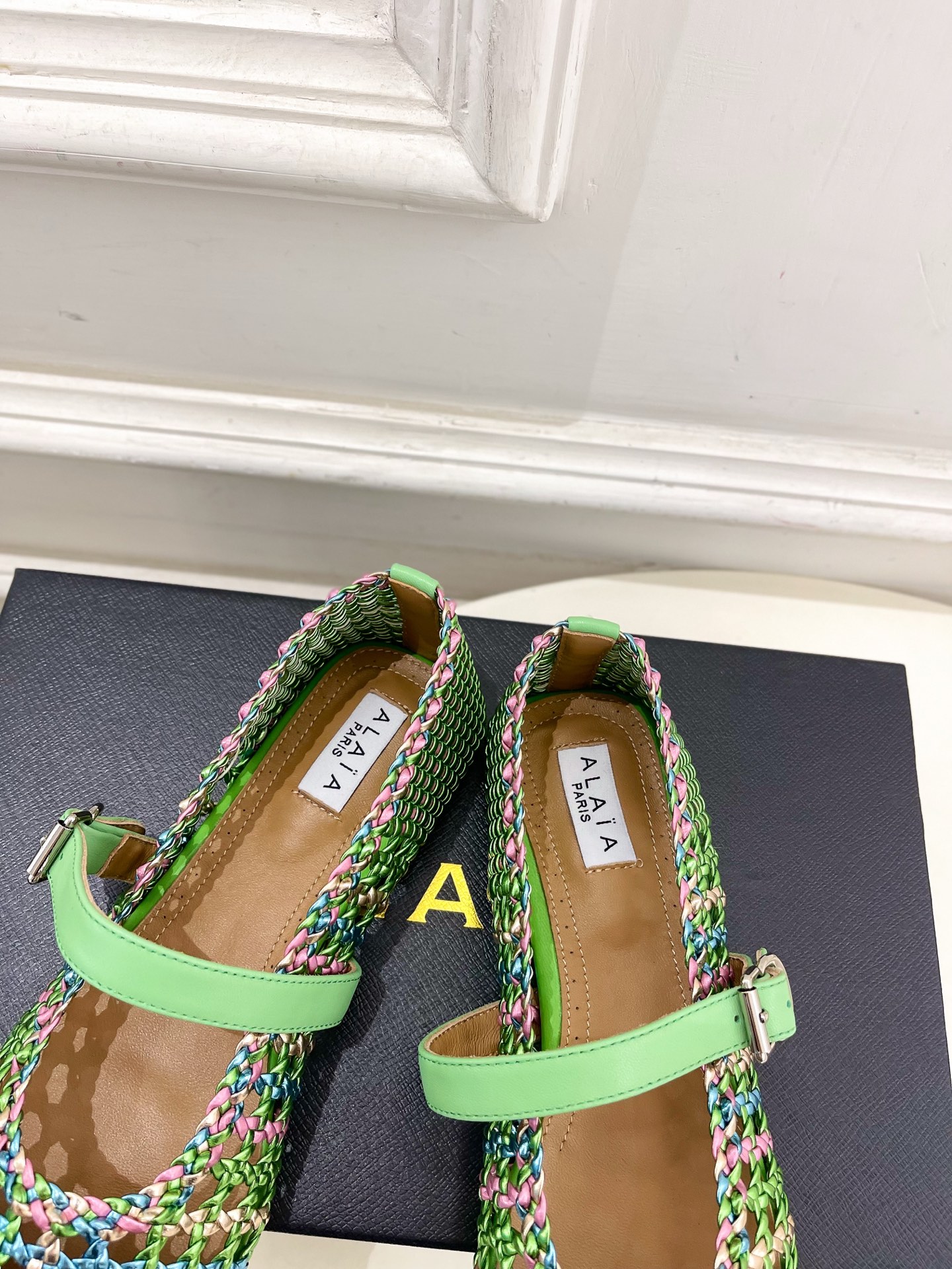 ALAÏA 阿莱亚25SS春夏新品 镂空编织玛丽珍鞋
—————————
Alaïa作为这两年最受欢迎的