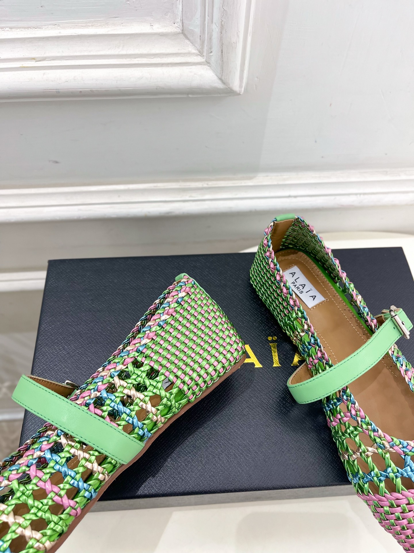 ALAÏA 阿莱亚25SS春夏新品 镂空编织玛丽珍鞋
—————————
Alaïa作为这两年最受欢迎的