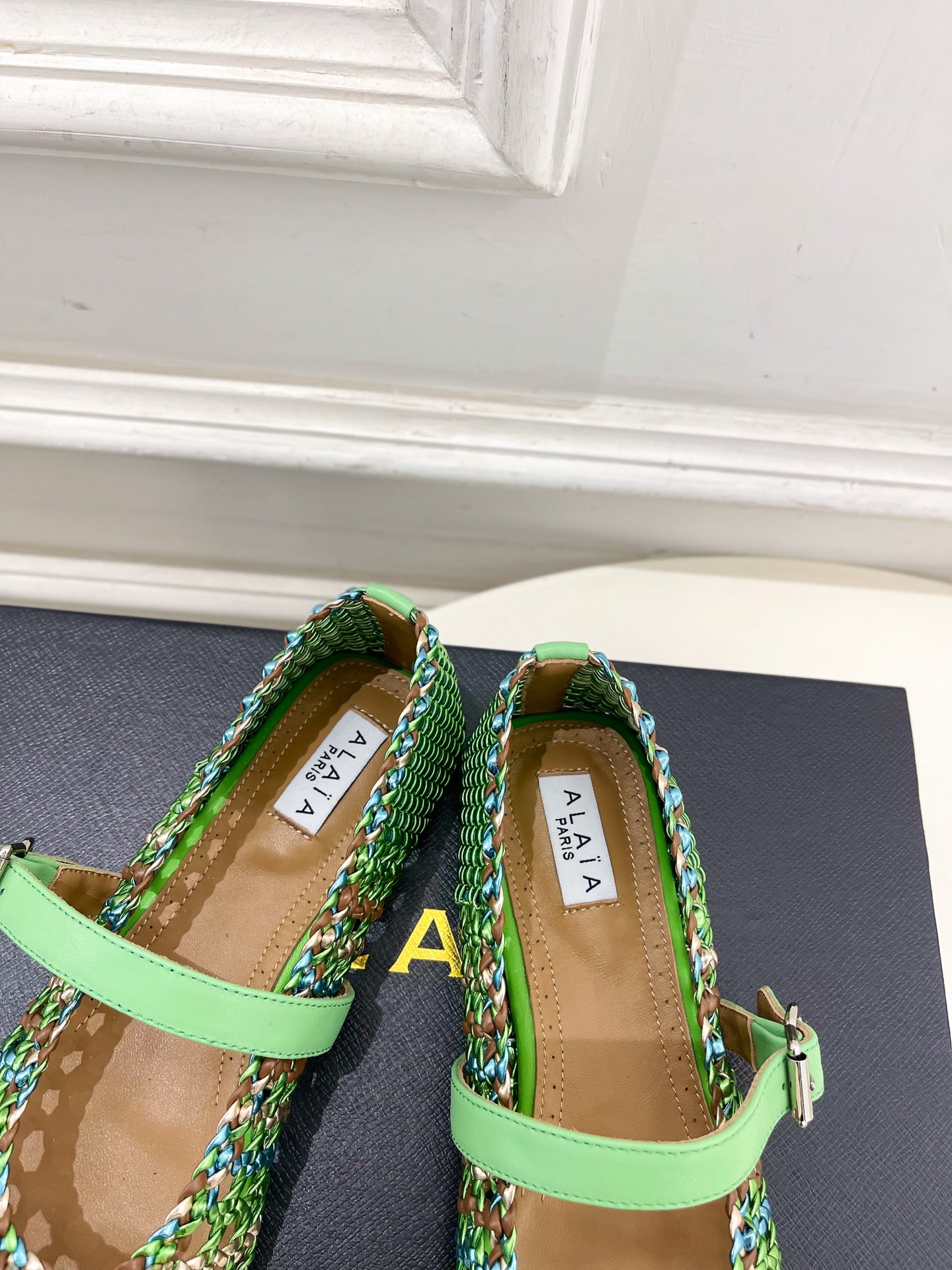 ALAÏA 阿莱亚25SS春夏新品 镂空编织玛丽珍鞋
—————————
Alaïa作为这两年最受欢迎的