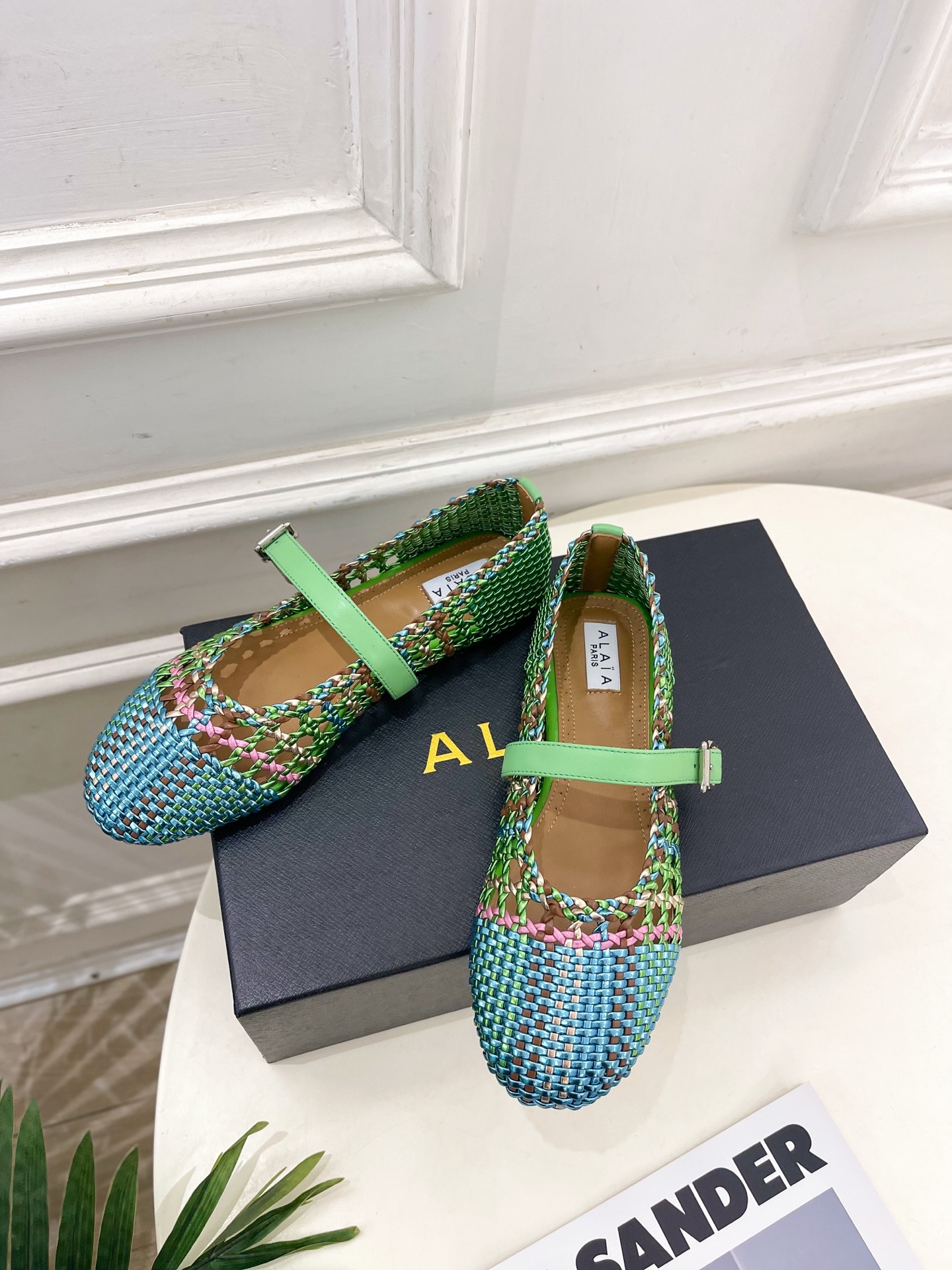 ALAÏA 阿莱亚25SS春夏新品 镂空编织玛丽珍鞋
—————————
Alaïa作为这两年最受欢迎的