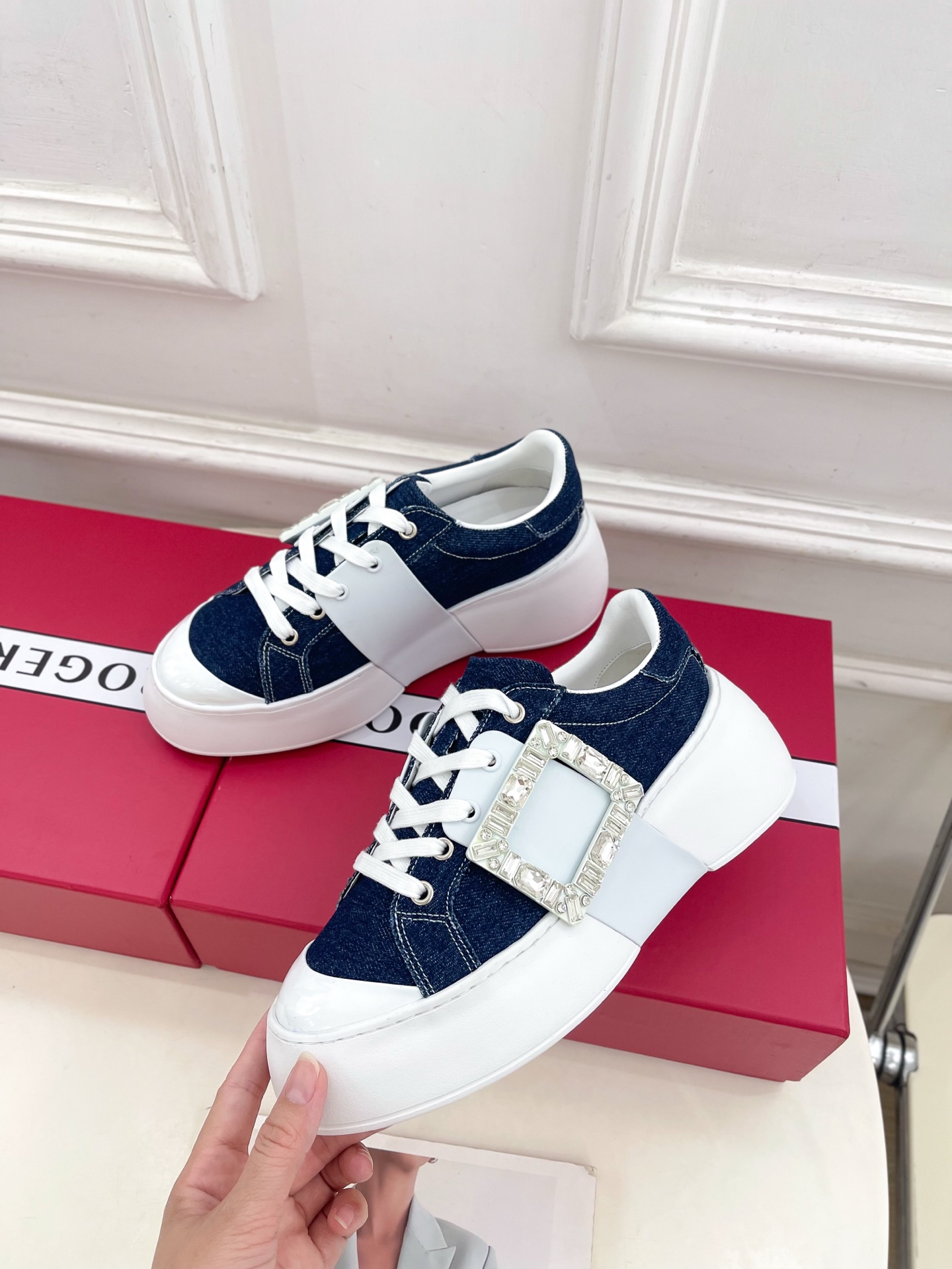 𝐑𝐨𝐠𝐞𝐫 𝐕𝐢𝐯𝐢𝐞r |  25𝐬𝐬 

❥2025秋冬新品   Viv'Skate钻扣运动休闲鞋系