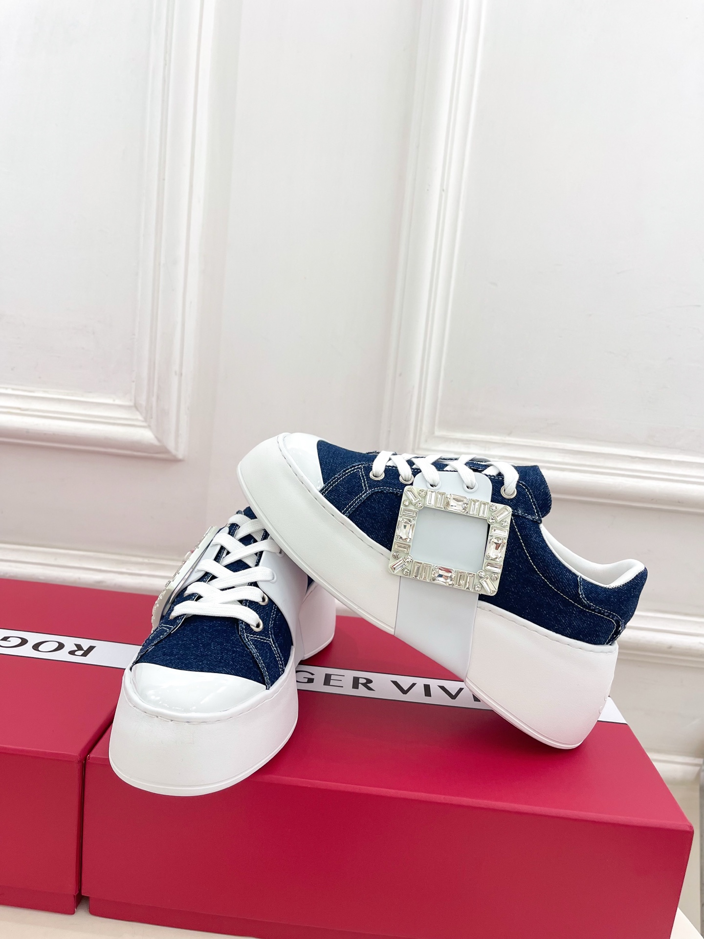 𝐑𝐨𝐠𝐞𝐫 𝐕𝐢𝐯𝐢𝐞r |  25𝐬𝐬 

❥2025秋冬新品   Viv'Skate钻扣运动休闲鞋系