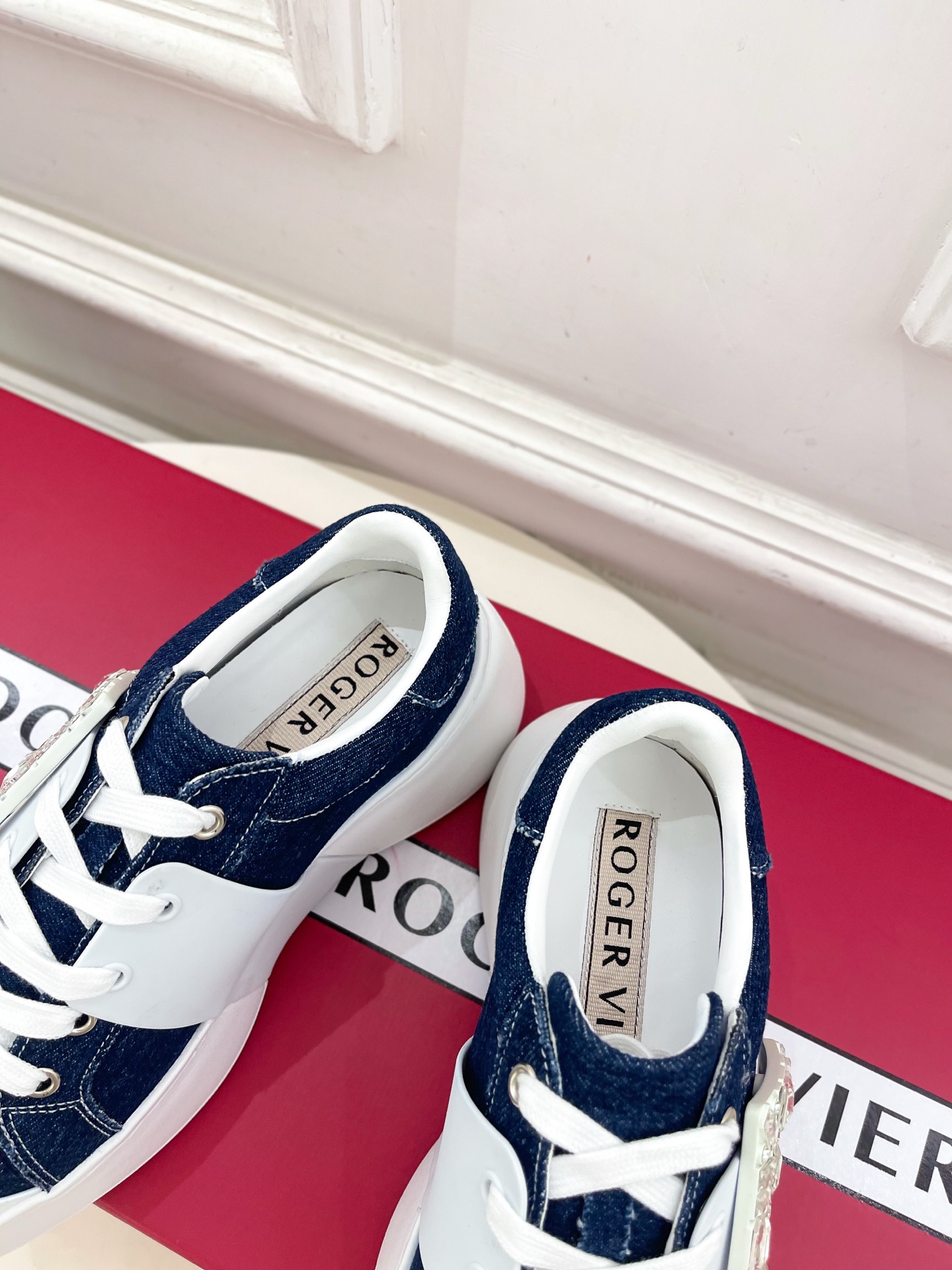 𝐑𝐨𝐠𝐞𝐫 𝐕𝐢𝐯𝐢𝐞r |  25𝐬𝐬 

❥2025秋冬新品   Viv'Skate钻扣运动休闲鞋系