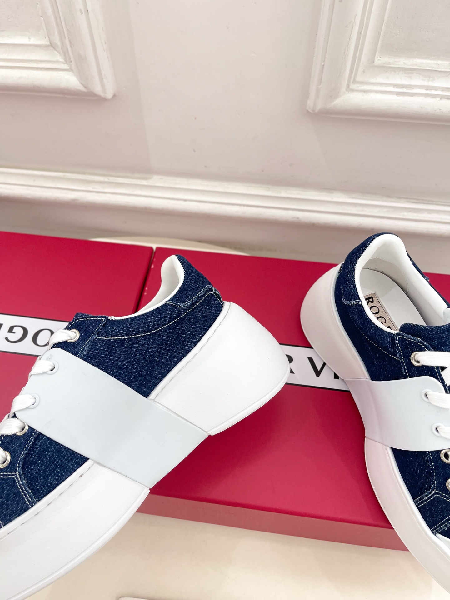 𝐑𝐨𝐠𝐞𝐫 𝐕𝐢𝐯𝐢𝐞r |  25𝐬𝐬 

❥2025秋冬新品   Viv'Skate钻扣运动休闲鞋系