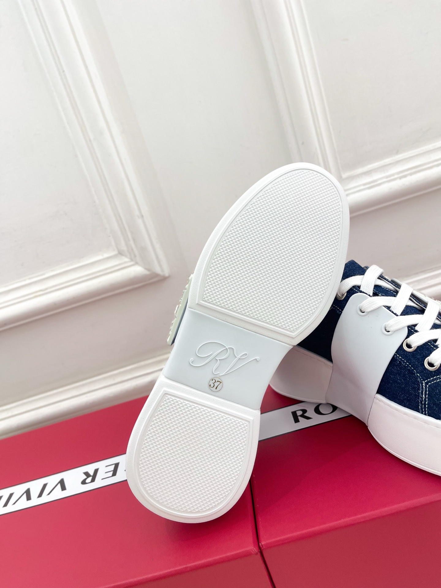 𝐑𝐨𝐠𝐞𝐫 𝐕𝐢𝐯𝐢𝐞r |  25𝐬𝐬 

❥2025秋冬新品   Viv'Skate钻扣运动休闲鞋系